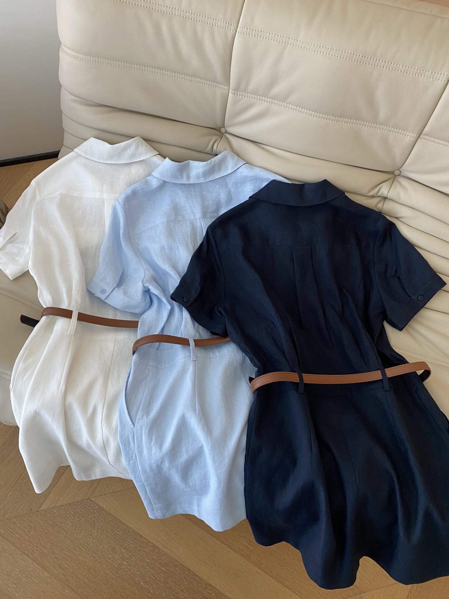 26SS 春夏新款 | 亚麻收腰衬衫式连衣裙采用透气高支亚麻面料打造利落直筒版型，奶白/浅蓝双色自带清透