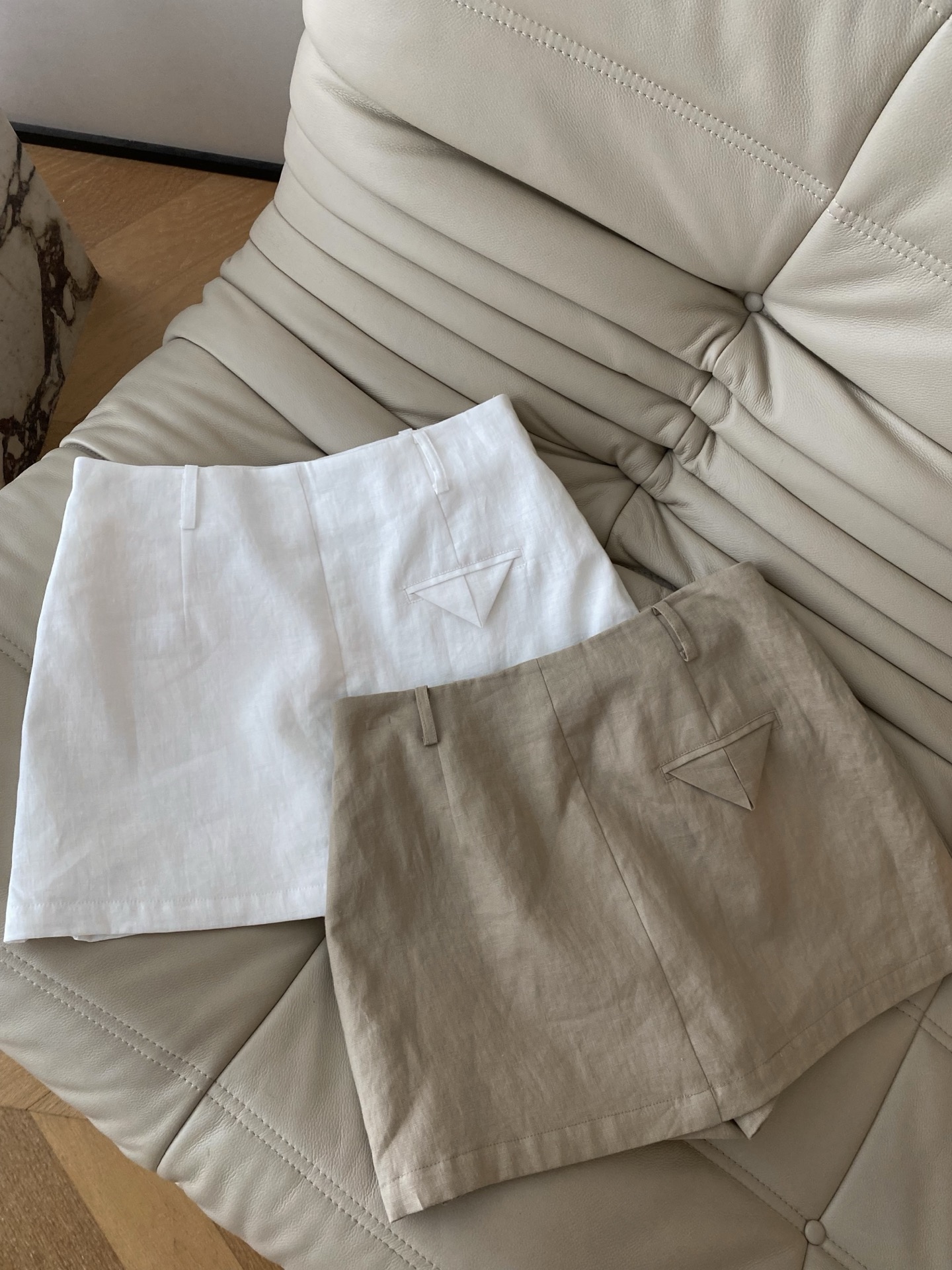 26SS 春夏新款｜翻领短袖亚麻衬衫+短裙裤套装，甄选天然透气纯亚麻面料打造短款利落短袖上衣+高腰防走光