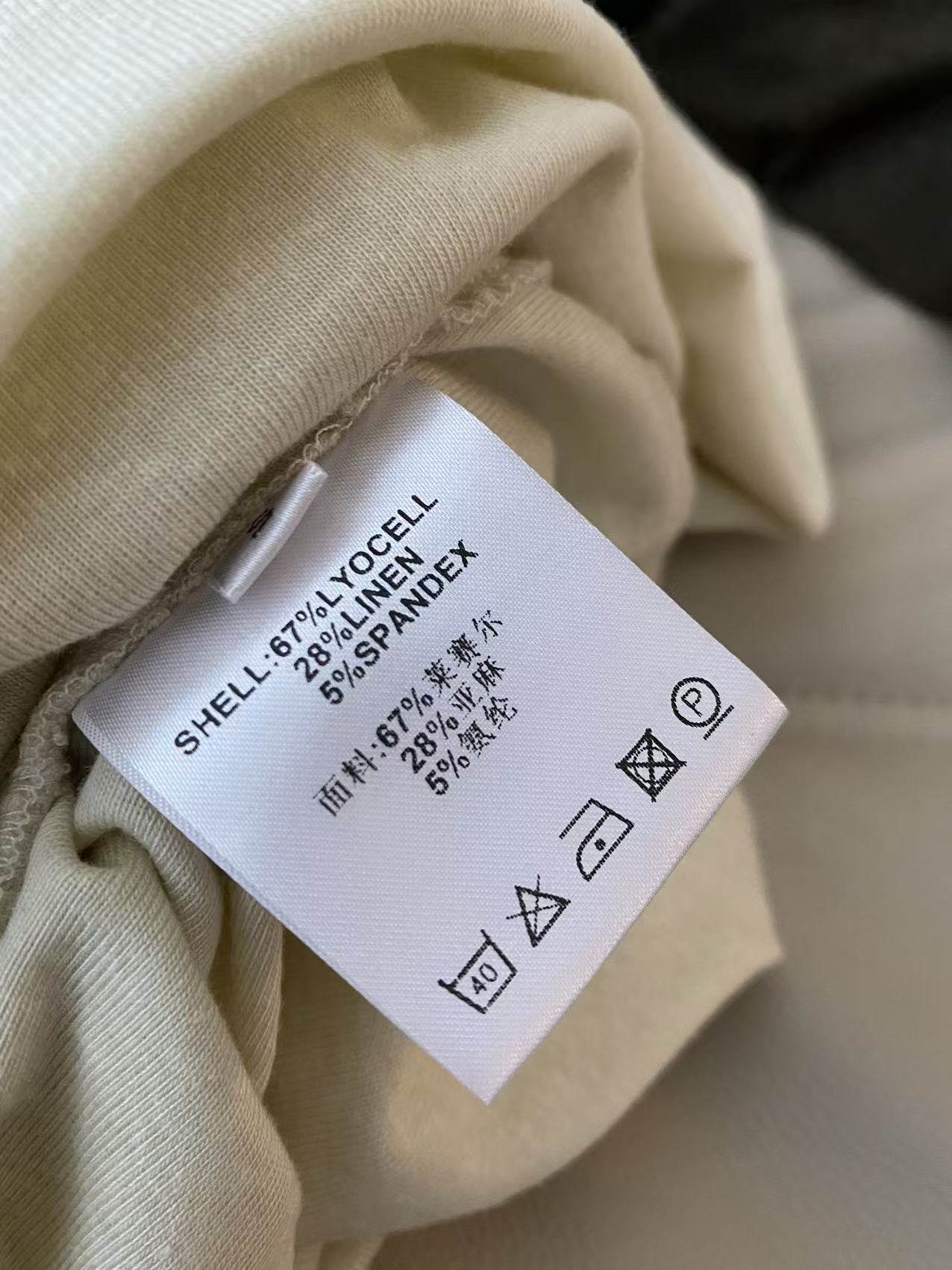 26FW早秋新款｜荡领蕾丝拼接长袖打底衫，甄选软糯高弹亲肤针织面料打造修身显瘦合身版型，自带温柔纯欲氛围感滤镜，慵懒堆堆