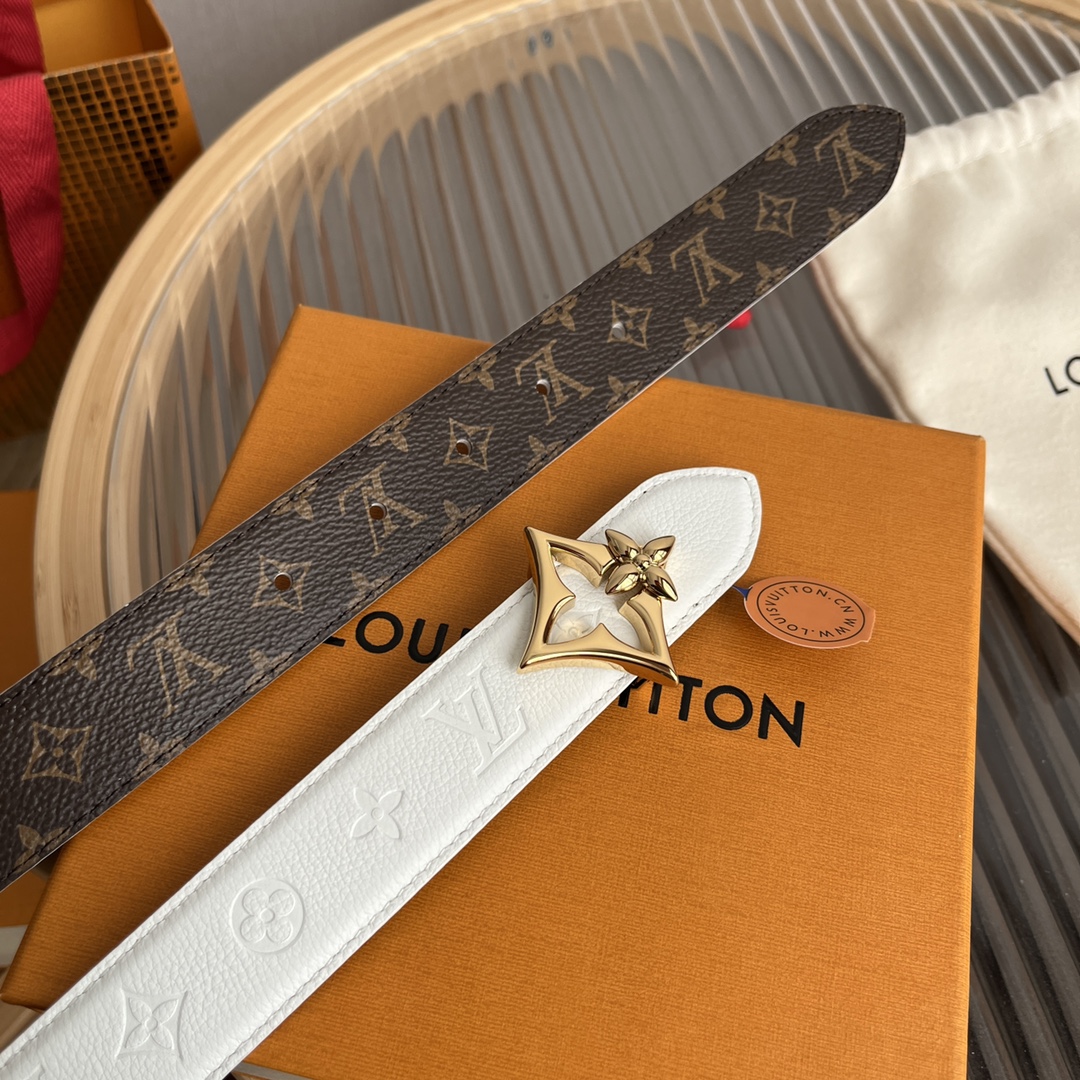 好看的腰带让穿搭效果翻倍‼️L v女士新款腰带 宽度3cm 一面定制帆布面料 一面进口荔枝压饰有图案效果