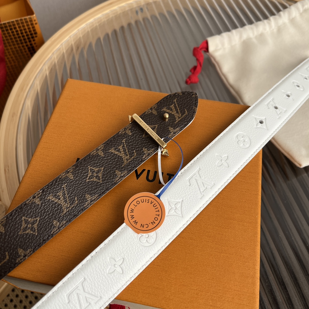 好看的腰带让穿搭效果翻倍‼️L v女士新款腰带 宽度3cm 一面定制帆布面料 一面进口荔枝压饰有图案效果