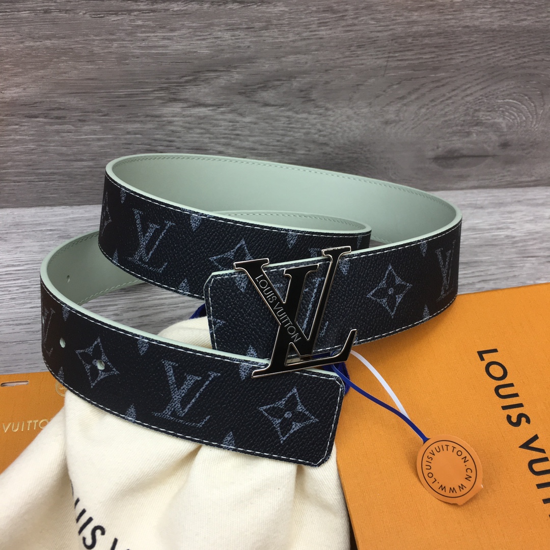 Loui* Vuitto*——新选腰带 宽度4cm 定制帆布面料字母为淡色渐变效果-Chinese UA Cheap High Quatity Brand Clothes Bags handbags Sneakers wholesale wholesaler seller from China Factory suppliers Fashion Clothing Shoes best Quality Beautiful Price Loui* Vuitto*——新选腰带 宽度4cm 定制帆布面料字母为淡色渐变效果