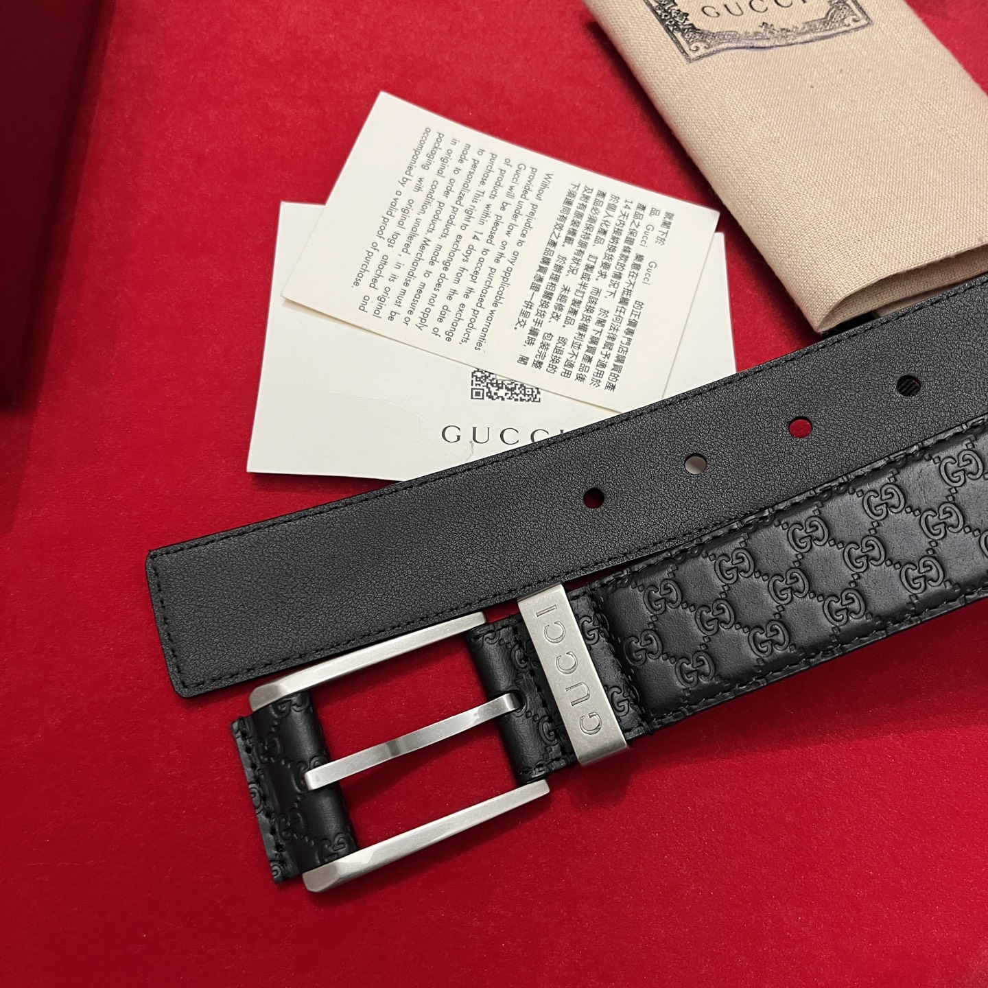  GG男士皮带 经典针扣商务款式 宽度3.5 意大利小牛皮材质 柔软透气 精湛工艺打造 缝线均匀细密 金