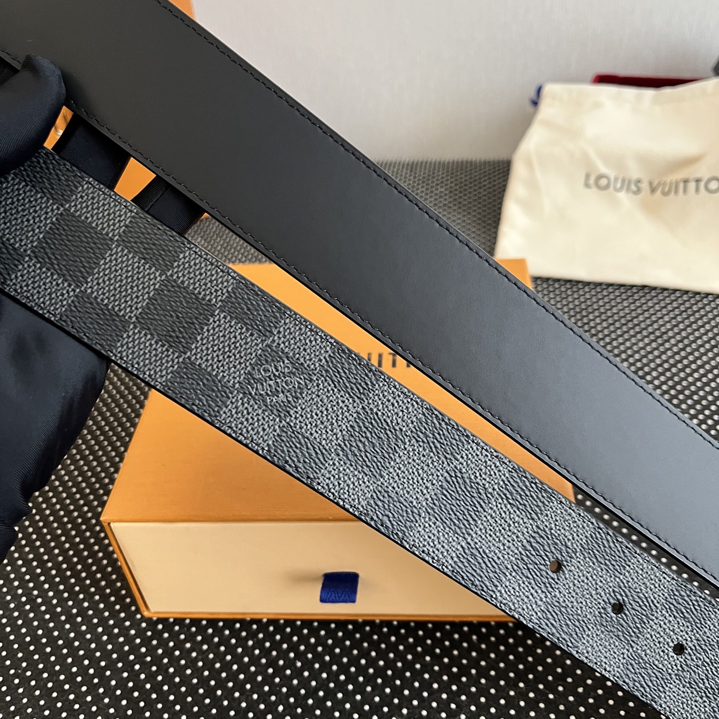 LOUlS Vuitton〖路易威登〗男士腰带 带身采用进口面料老花黑色 配进口牛皮平纹底  搭配经典扣