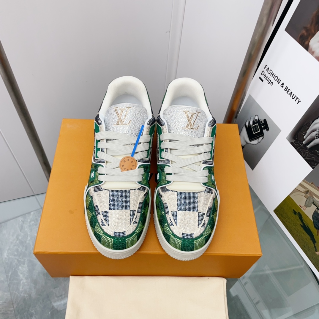 NO:231329,Top version Bread diamond shoes couple style Louis*Vuitto* LV Trainer Sports European purchasing agent 1W RMB purchase, took one month to unveil and develop, the sole and fabric private mold, the upper was scrapped three sets of molds, and it was perfectly adjusted to the original version, which was definitely a comfortable one that was exhausted. This series designed since the arrival of Vifgil was favored by many fans every quarter, and it was more personalized with different fashions. Private model luxury Luo Shiqi rhinestones TPU original sole Original packaging Size: Men 39-45 (38 46, customized, non-return), casual shoes/sports shoes, manolo blahnik, louis vuitton, louis vuitton, sneakers19860909顶级版本 面包钻鞋情侣款 Louis*Vuitto* LV Trainer 运动欧洲代购1W RMB购入 历时一个月爆拆开发 大底和面料私模 鞋面更是报废了三套模具 才完美调整至原版一致较果 绝对下血本费心思的一款舒适 自Vifgil到来之后而设计的这一系列 每一季度都深受众多粉丝的青睐 搭配不同的时尚更显个性哦 私模奢华洛施奇水钻 TPU原版大底 原版包装 码数:  男39-45（38 46,定做不退换）,休闲鞋/运动鞋,manolo blahnik,louis vuitton,louis vuitton,sneakers,Women's Shoes