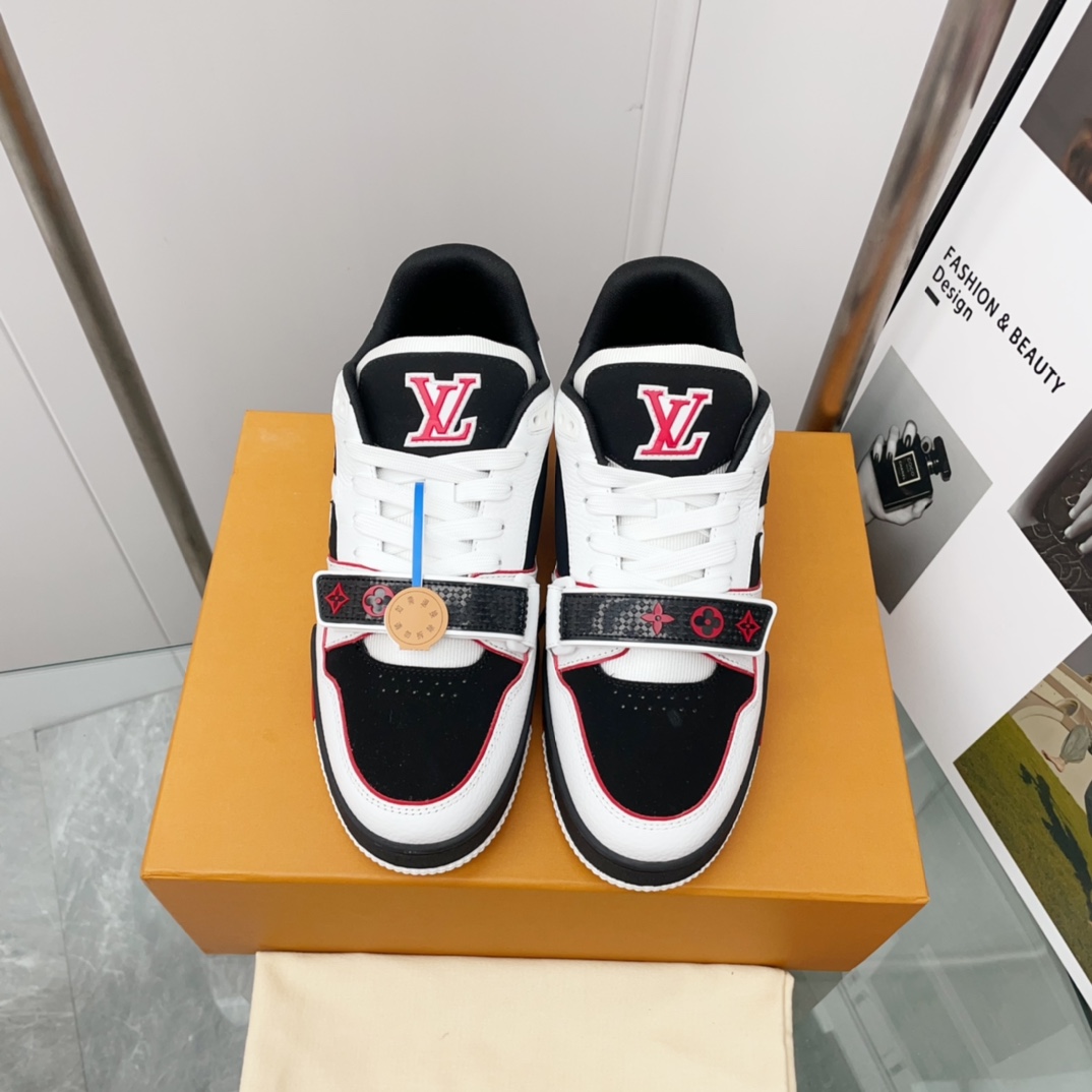 NO:231333,p LV-Trainer Louis Vuitton PK market all versions Couple model Show new style Basketball shoes Purchase quality Original 11 development replica!  !  Very comfortable on the foot, fine workmanship. The upper is spliced ​​by calfskin imported from Italy, with brand logo and signature on the sides. The imported breathable mesh inner lining is very comfortable for the feet. Original special supply of original two-color TPU mold-absorbing sole. Packing technology Goodyear sewing locking size women's model 35-40 men's model 39-45 standard size (men 38 46 47 custom made without return or replacement), casual shoes/sports shoes, louis vuitton, louis vuitton, sneakers, cowhide19860909p LV-Trainer路易-威登 PK市场一切版本 情侣款 走秀新款 篮球板鞋 代购品质 原版11开发复刻！！上脚非常舒适 做工精细 鞋面由意大利进口小牛皮拼接,侧边饰有品牌LOGO标志及签名,进口了透气网布内里,脚感超舒适.原厂特供原版双色TPU吸模大底.套包工艺 固特异缝合锁边 size女款35-40  男款39-45标准码（男38 46 47定做不退不换）,休闲鞋/运动鞋,louis vuitton,louis vuitton,sneakers,cowhide,Women's Shoes