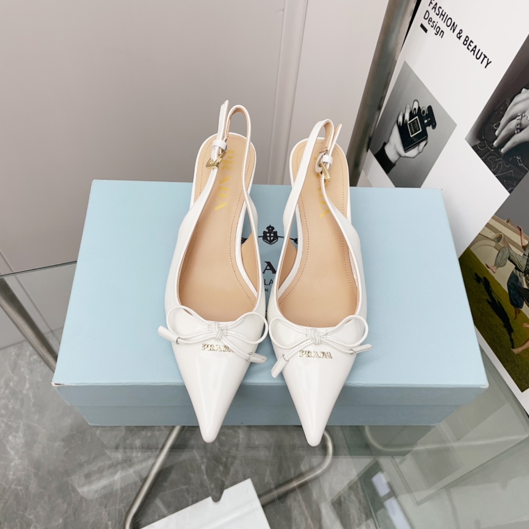 NO:231319,Purchase quality PRADA Spring and Summer new original replica, strength is coming!  ———————————————————— The same sandals as popular superstar Jin Chen, fashionable and versatile nice items, Italian counter purchasing original shoes, 1 to 1 replica of the original flavor. This year's theme is not defined through simplicity and simplicity, from thick-soled sneakers to serrated short boots to cat heels, exuding momentum everywhere... The combination of gentleness and handsomeness is the finishing touch of a little woman. The top-quality high mercerized silk fabric and top-level open-edge beaded cowhide with the original 3D printed embroidery logo... The triangle mark feels the same as the original, and the mixed-bred sheepskin is breathable and comfortable inside, ads midsole. Heel height is 4.5cm. On sale Size: 35-39 (40 customized) Original large box packaging accessories. Two styles   two fabrics, independently made.  Official colors can be made”, high heels sandals, prada, prada, sandals, boots, high heels, sneakers, cowhide, sheepskin, real silk19860909代购品质 PRADA 普拉达春夏新款原版复刻 实力来袭！———————————————— 当红巨星金晨同款凉鞋,时髦百搭nice单品,意大利专柜代购原版鞋开发,1比1照足原味复刻.今年的主题就是不被定义 通过简单简洁体现质感从厚底运动鞋到锯齿短靴再到的猫跟鞋 处处都流露着必爆气势…集温柔和帅气为一身 猫跟鞋就是小女人的点睛之笔 上等高丝光真丝面料和顶级开边珠牛皮搭配原版3D打印色刺绣logo…三角标触感凹凸感和原版一致,混种羊皮内里透气舒适 ads中底 . 跟高4.5cm. 现货发售 Size: 35-39（40订做） 原版大盒包装配件. 两种款式 两种面料,独立制作. 官方所有颜色均可制作”,高跟鞋凉鞋,prada,prada,sandals,boots,high heels,sneakers,cowhide,sheepskin,real silk,Women's Shoes