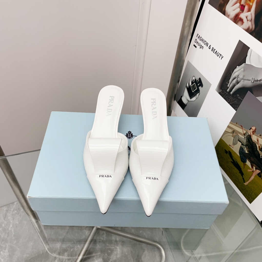 NO:231321,Purchase quality PRADA Spring and Summer new original replica, strength is coming!  ————————————————————— The same sandals as popular superstar Jin Chen, fashionable and versatile nice items, Italian counter purchasing original shoes, 1 to 1 replica of the original flavor. This year's theme is not defined through simplicity and simplicity, from thick-soled sneakers to serrated short boots to cat heels, and it is full of momentum... The combination of gentleness and handsomeness is the finishing touch of a little woman. The top-quality high mercerized silk fabric and top-level open-edge beaded cowhide with the original 3D printed embroidery logo... The triangle mark feels the same as the original, wear-resistant tpu outsole, mixed-bred sheepskin inner breathable and comfortable, ads midsole. Heel height 4.5cm. On sale Size: 35-39 (40 customized) Original large box packaging accessories. Two styles   two fabrics, independently made.  Official colors can be made”, high heels sandals, prada, prada, sandals, boots, high heels, sneakers, cowhide, sheepskin, real silk19860909代购品质 PRADA 普拉达春夏新款原版复刻 实力来袭！———————————————— 当红巨星金晨同款凉鞋,时髦百搭nice单品,意大利专柜代购原版鞋开发,1比1照足原味复刻.今年的主题就是不被定义 通过简单简洁体现质感从厚底运动鞋到锯齿短靴再到的猫跟鞋 处处都流露着必爆气势…集温柔和帅气为一身 猫跟鞋就是小女人的点睛之笔 上等高丝光真丝面料和顶级开边珠牛皮搭配原版3D打印色刺绣logo…三角标触感凹凸感和原版一致,耐磨tpu大底 混种羊皮内里透气舒适 ads中底 . 跟高4.5cm. 现货发售 Size: 35-39（40订做） 原版大盒包装配件. 两种款式 两种面料,独立制作. 官方所有颜色均可制作”,高跟鞋凉鞋,prada,prada,sandals,boots,high heels,sneakers,cowhide,sheepskin,real silk,Women's Shoes