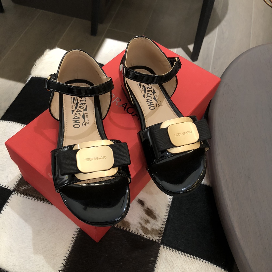 Online Sales
 Ferragamo Shoes Sandals New Designer Replica
 Girl Summer Collection