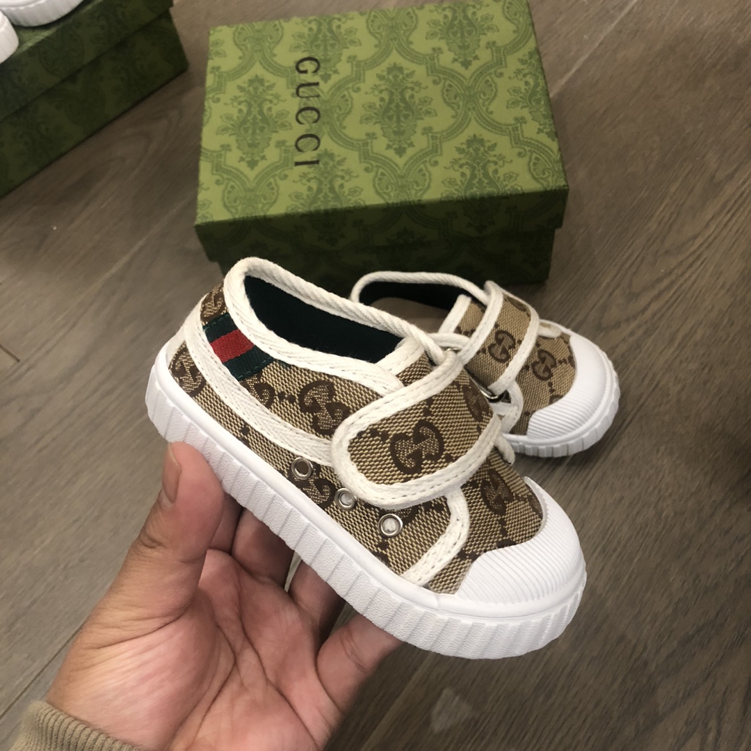 Gucci Kids GG Supreme Sneakers – Comfortable & Stylish for Little Feet