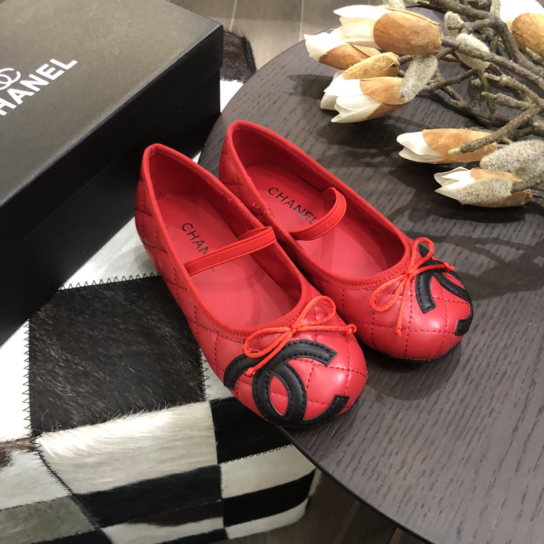 NO:210310,Opel 25s new Xiaoxiang dance girl princess shoes, classic big pair of C flat shoes, slack feeling, I have to love, easy to wear and versatile, the first choice for banquet, embroidered diamond knot design, it is still innocent, black, silver, red, yards 26 27 28 29 30 31 32 33 34 35, Chanel, chanel, flats,19860909Opel 25s新款小香跳舞女童公主鞋 经典大双C平底鞋 松弛感拉 不得不去爱了 好穿百搭 宴会首选 刺绣菱格结设计 可不失童真 黑色 银色 红色 码数26 27 28 29 30 31 32 33 34 35,香奈儿,chanel,flats,,Children's
