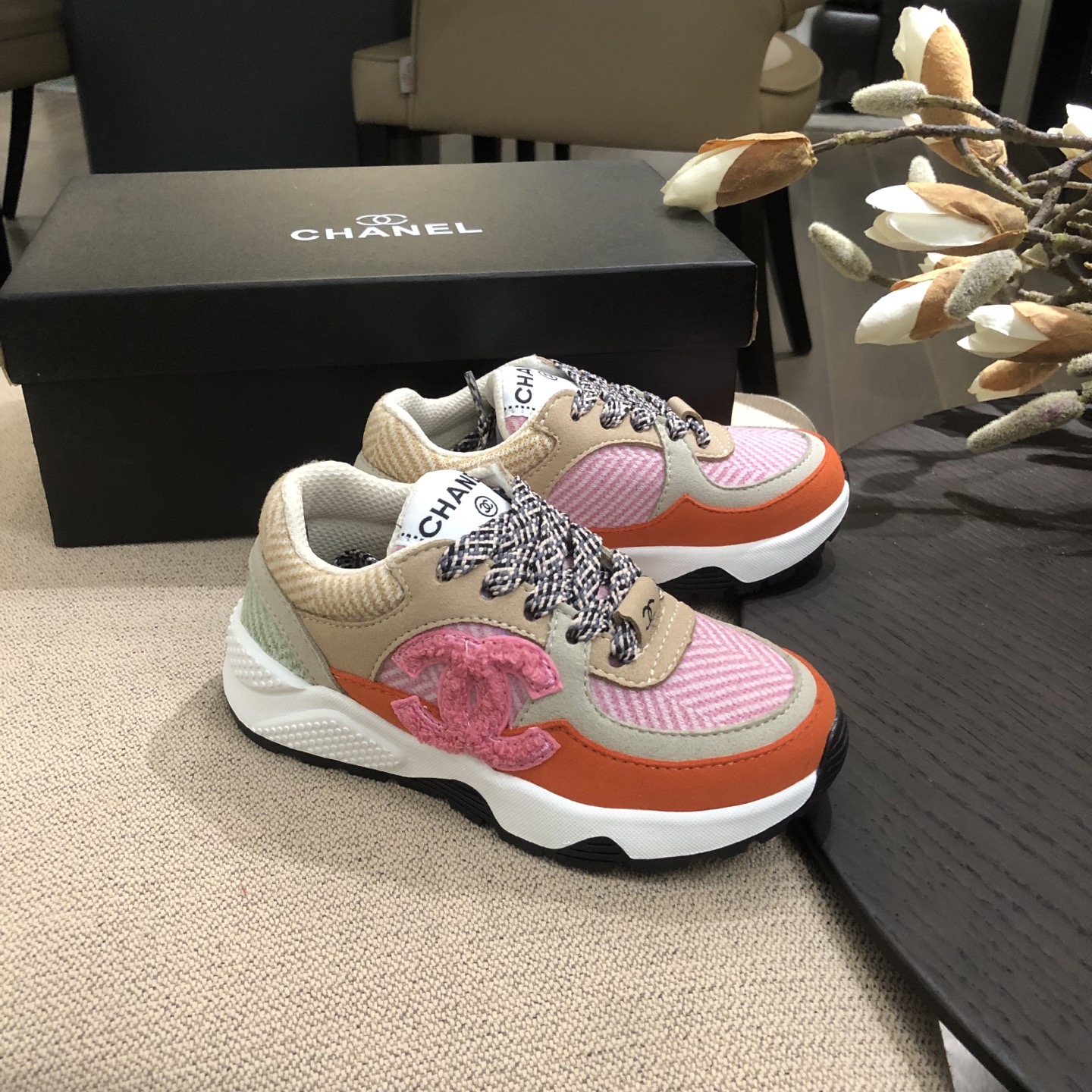 NO:532258,Running volume Xiaoxiang C home chan*l Four seasons hot products Children's K beautiful new sports shoes. YYDS's new dad shoes The counter is really a super difficult to buy shoes. It makes your feet look thin, your feet are invincible and comfortable. There is no outdoors. The retro style is fresh and contrasting colors, and it feels like spring. The side three-dimensional logo, contrasting leather with mesh cloth Standard number of digits 26 27 28 29 30 31 32 33 34 35, Chanel, chanel, chanel, chanel, chanel, sneakers,19860909跑量 小香C家chan*l 四季爆款 儿童K绝美新款运动鞋 .YYDS的新款老爹鞋 专柜真的是超级难买的一款鞋子 巨显脚瘦,上脚无敌无敌舒服 户外都没 复古风清新撞色,很有春天的感觉.侧面立体Logo,撞色皮面配网布 标准码数 码数26 27 28 29 30 31 32 33 34 35,香奈儿,chanel,chanel,chanel,sneakers,,Children's