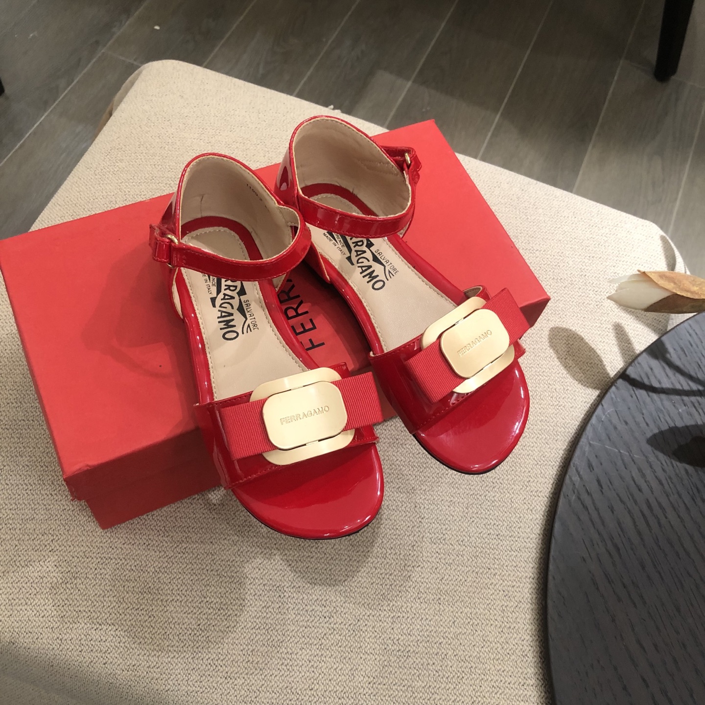 Top-selling Ferragamo Girl’s Shoes: 2025 Summer Collection for Young Princesses. - 图片 4
