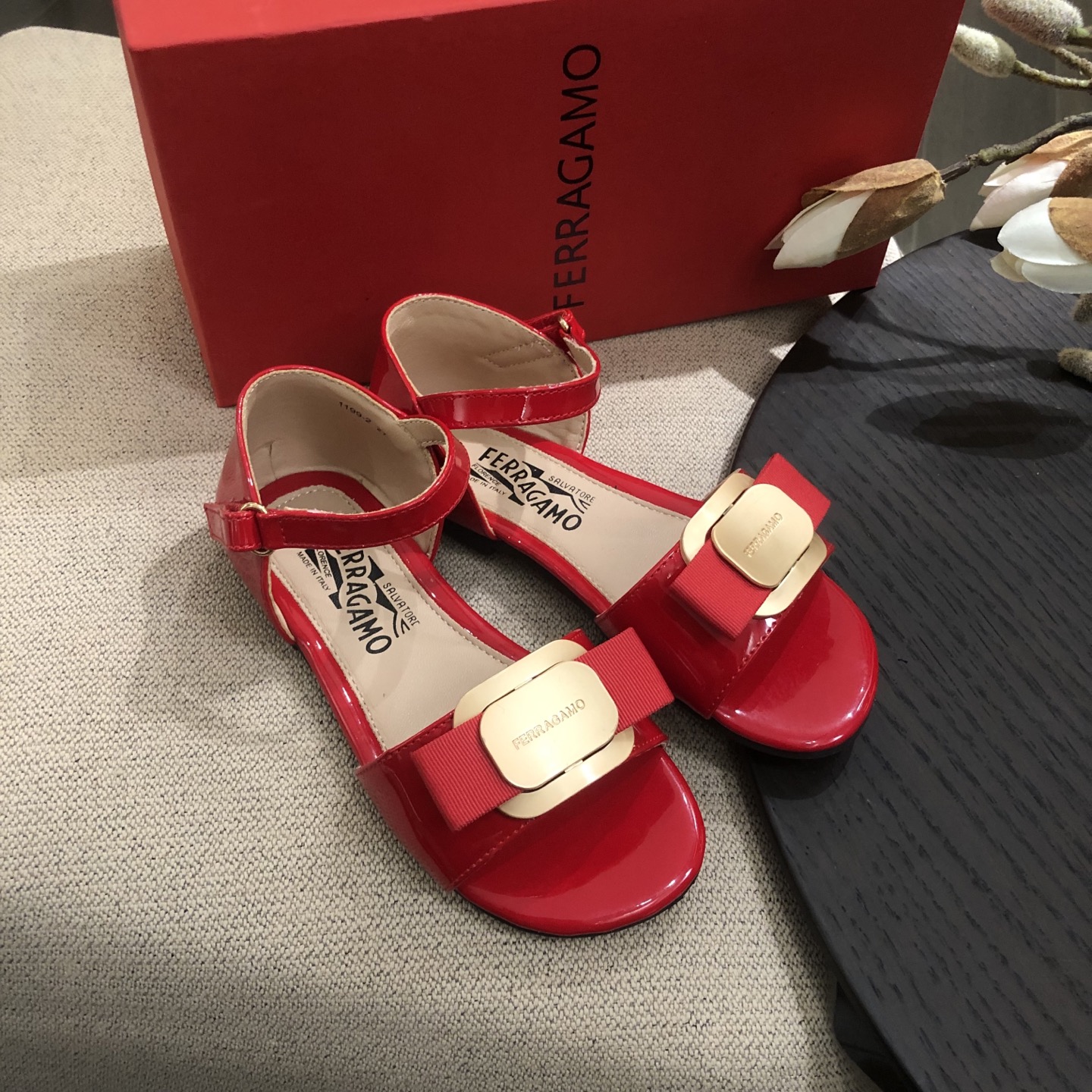 Top-selling Ferragamo Girl’s Shoes: 2025 Summer Collection for Young Princesses. - 图片 3