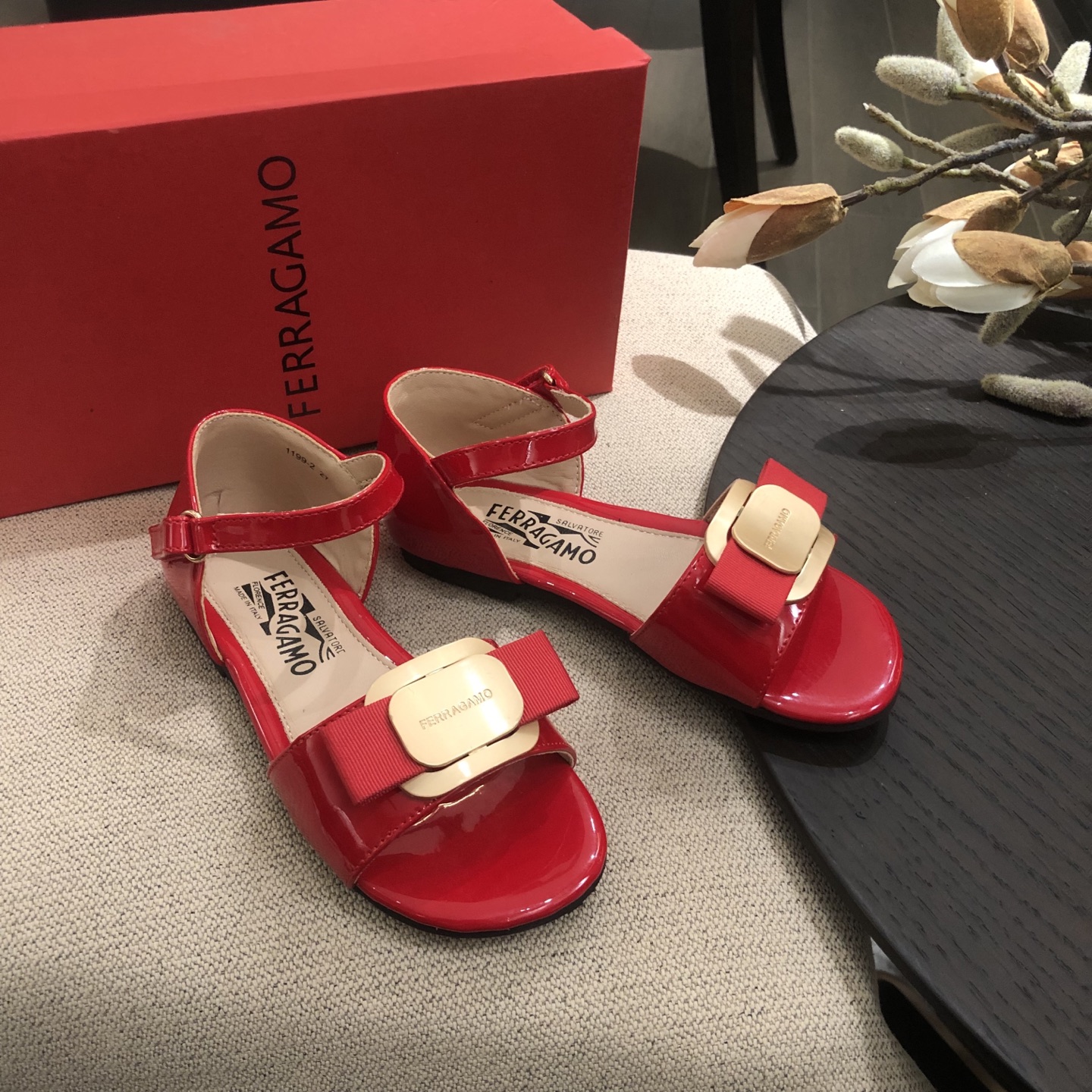 Top-selling Ferragamo Girl’s Shoes: 2025 Summer Collection for Young Princesses. - 图片 2