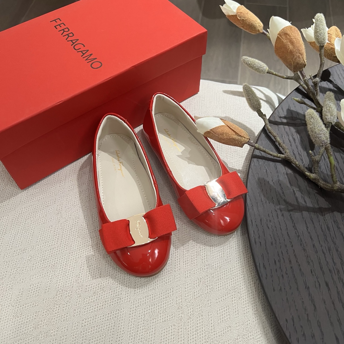 Feragamo Girl’s Shoes Drive Sales Volume 330 with Year-on-Year Growth. - 图片 6