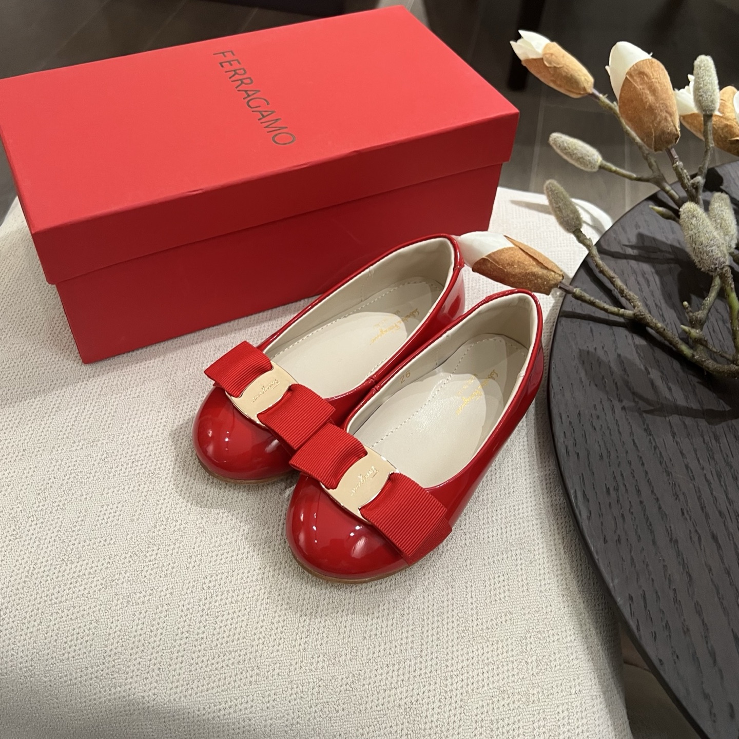 Feragamo Girl’s Shoes Drive Sales Volume 330 with Year-on-Year Growth. - 图片 8