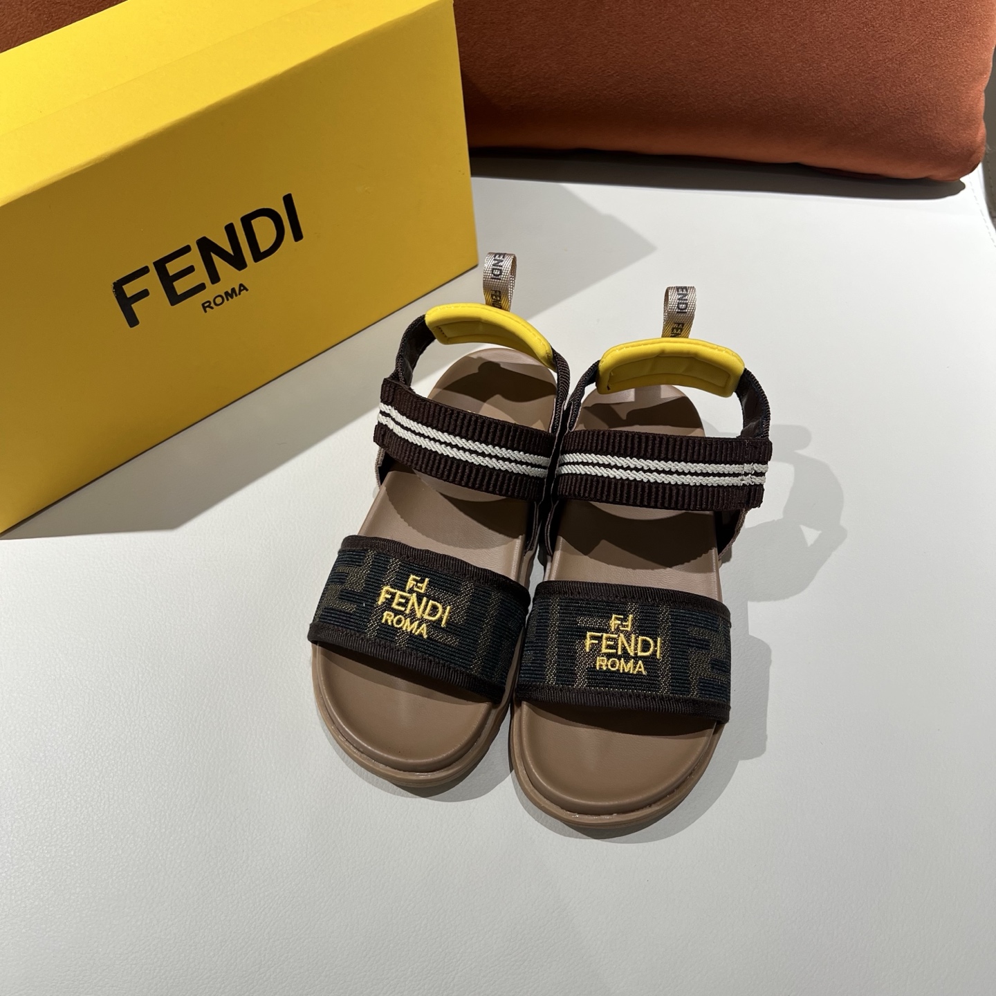 NO:211305,FENDI kinds FENDI kinds children's shoes and sandals this year's latest style, super comfortable feet!  This summer you need a pair of fashionable, cool and comfortable sandals Coffee Size 26 27 28 29 30 31 32 33 34 35.,Slippers, sandals, fendi, fendi, sandals, slippers,19860909FENDI kinds 芬迪刺绣童鞋凉鞋 今年最新款 脚感超级舒适！这个夏天你需要一双又潮又酷即舒适的凉鞋 咖啡 码数 26 27 28 29 30 31 32 33 34 35.,拖鞋，凉鞋,fendi,fendi,sandals,slippers,,Children's