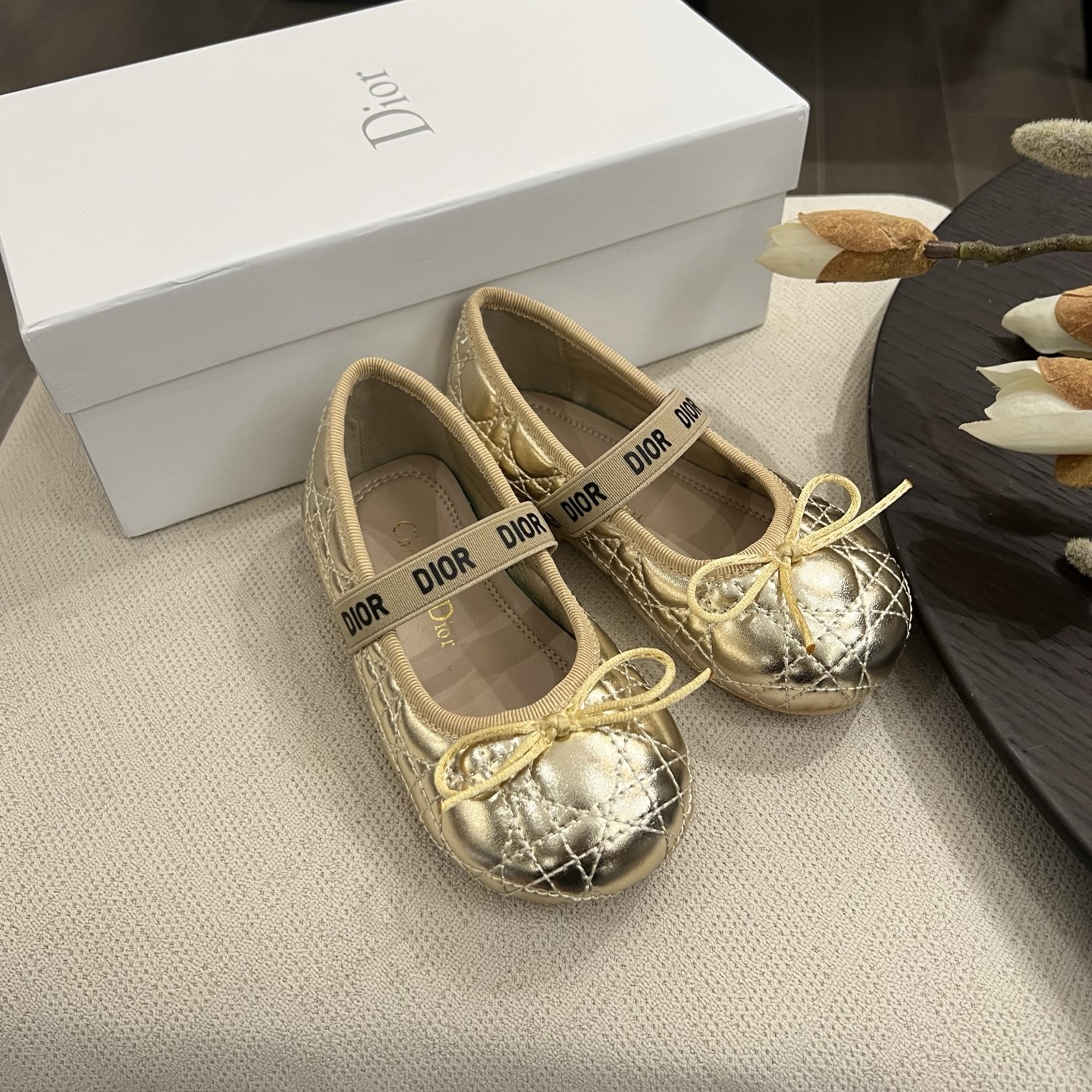 NO:211970,June 1st main model DioBady ballet diamond embroidery GW first release 25ss Four Season Princess Dance Shoes Fat Foot Choice CD Pearl Simple but not simple rattan shoes with a quality! Love it. Every pair is paired with grids and lines, difficult to make three colors, gold, silver, black, 26 27 28 29 30 31 32 33 34 35, Dior, dior, dior,19860909六一主推款 DioBady ballet菱格刺绣 GW首发 25ss 四季公主舞蹈鞋 胖胖脚丫选 CD珍珠 简 而不简单的藤鞋 带 了 一 的 质! 爱了 每一双都对格对线 难做 三色色 金色 银色 黑色 码数26 27 28 29 30 31 32 33 34 35,迪奥,dior,dior,,Children's