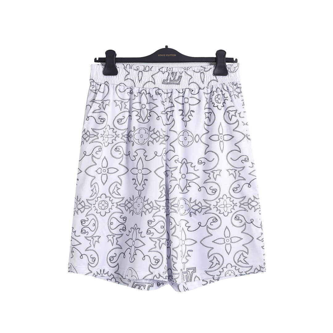 衬衫/💰110   短裤/💰100
路易威登 𝙇𝙤𝙪𝙞𝙨 𝙑𝙪𝙞𝙩𝙩𝙤𝙣 1V 25SS 阿拉伯花纹印花桑蚕丝短袖衬衫短裤套装
轻奢主义 男女日常通勤穿搭必备单品  正确版本  欢迎对比
详细特征
· 采用定制桑蚕丝混纺面料
· 进口印花机数码直喷  
· 激光定位裁剪
· 开模定制原版1V标识刻纹纽扣
· 裤子采用松紧收腰设计
· 后部贴袋设计
· 原版主唛水洗吊牌包装
   颜色：黑色/白色
   尺码：S/M/L/XL