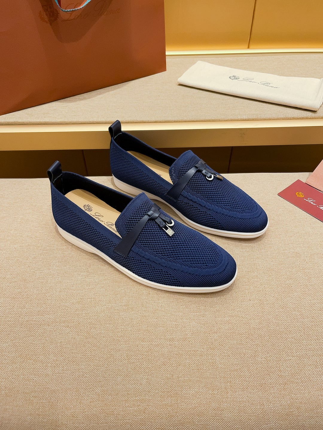 Precio de fábrica:Obtener Loro Piana 2023 Zapatos mocasín nuevo cuenta con una parte superior de gam
