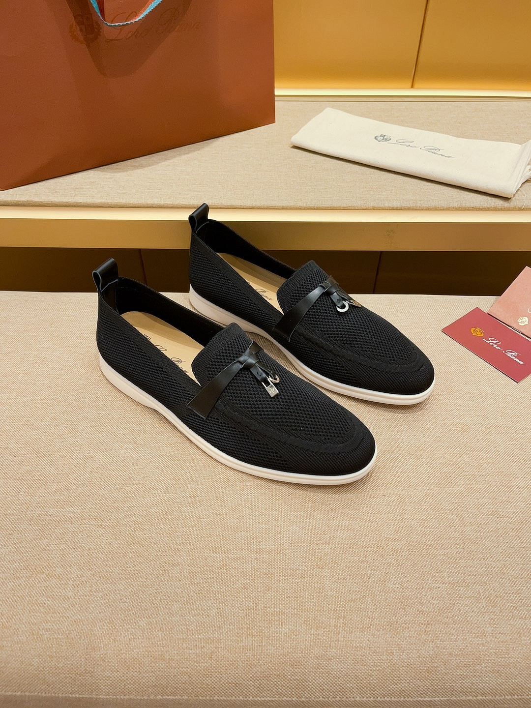 Precio de fábrica:Obtener Loro Piana 2023 Zapatos mocasín nuevo cuenta con una parte superior de gam