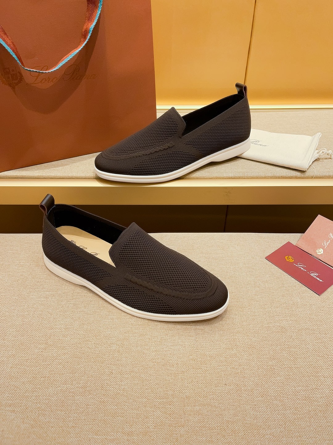 Precio de fábrica:Obtener Loro Piana 2023 Zapatos mocasín nuevo cuenta con una parte superior de gam