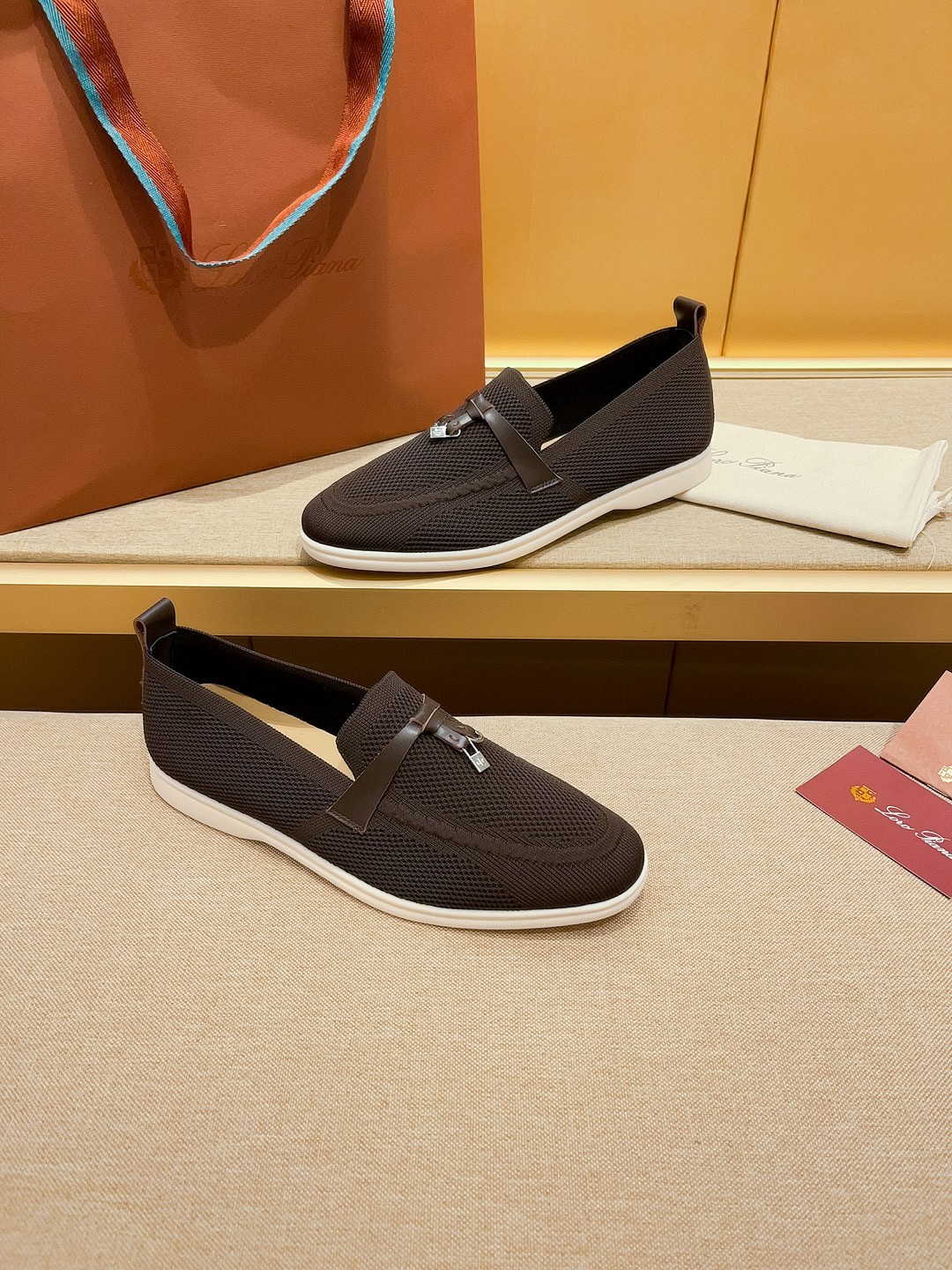 Precio de fábrica:Obtener Loro Piana 2023 Zapatos mocasín nuevo cuenta con una parte superior de gam