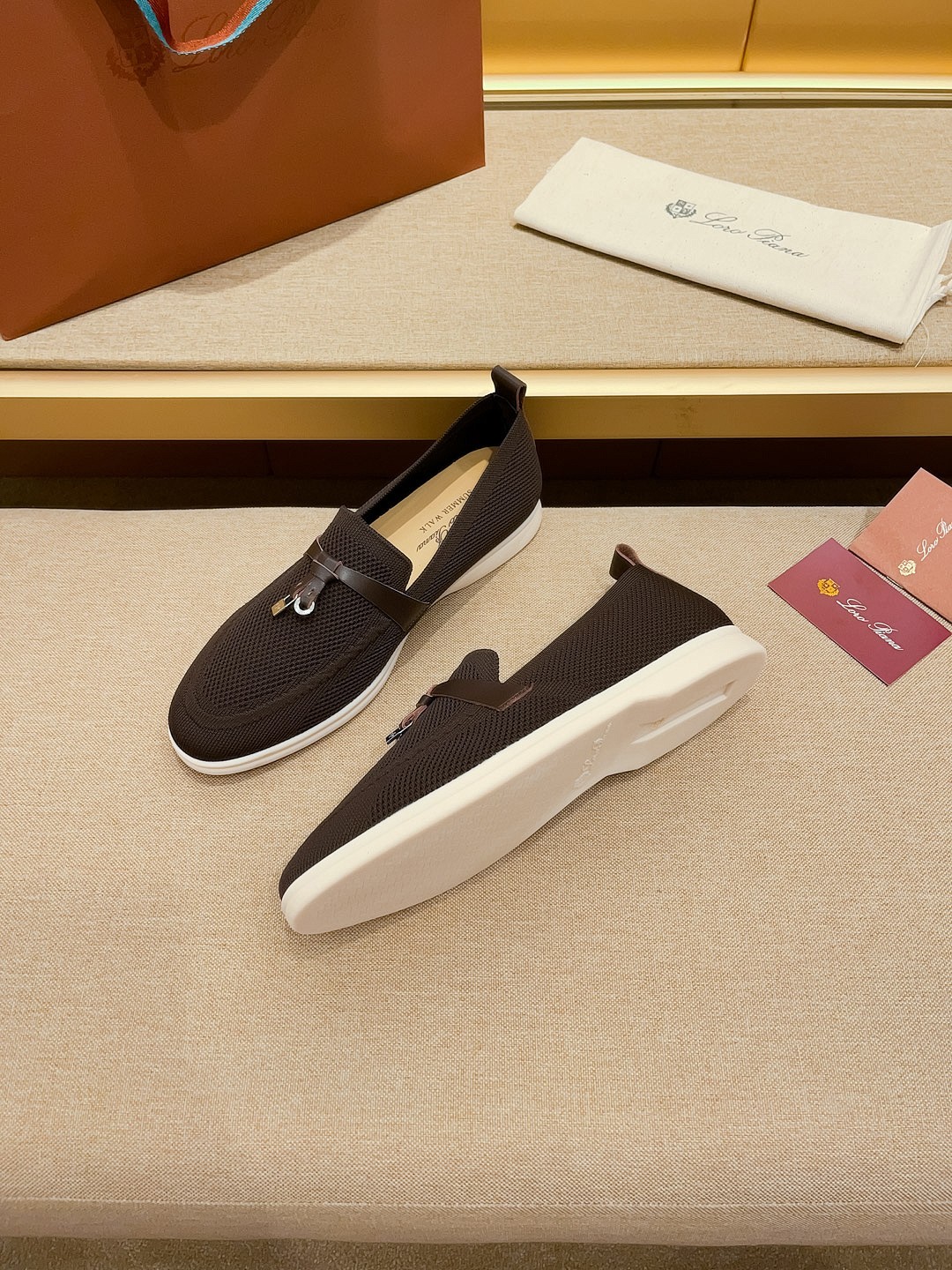 Precio de fábrica:Obtener Loro Piana 2023 Zapatos mocasín nuevo cuenta con una parte superior de gam