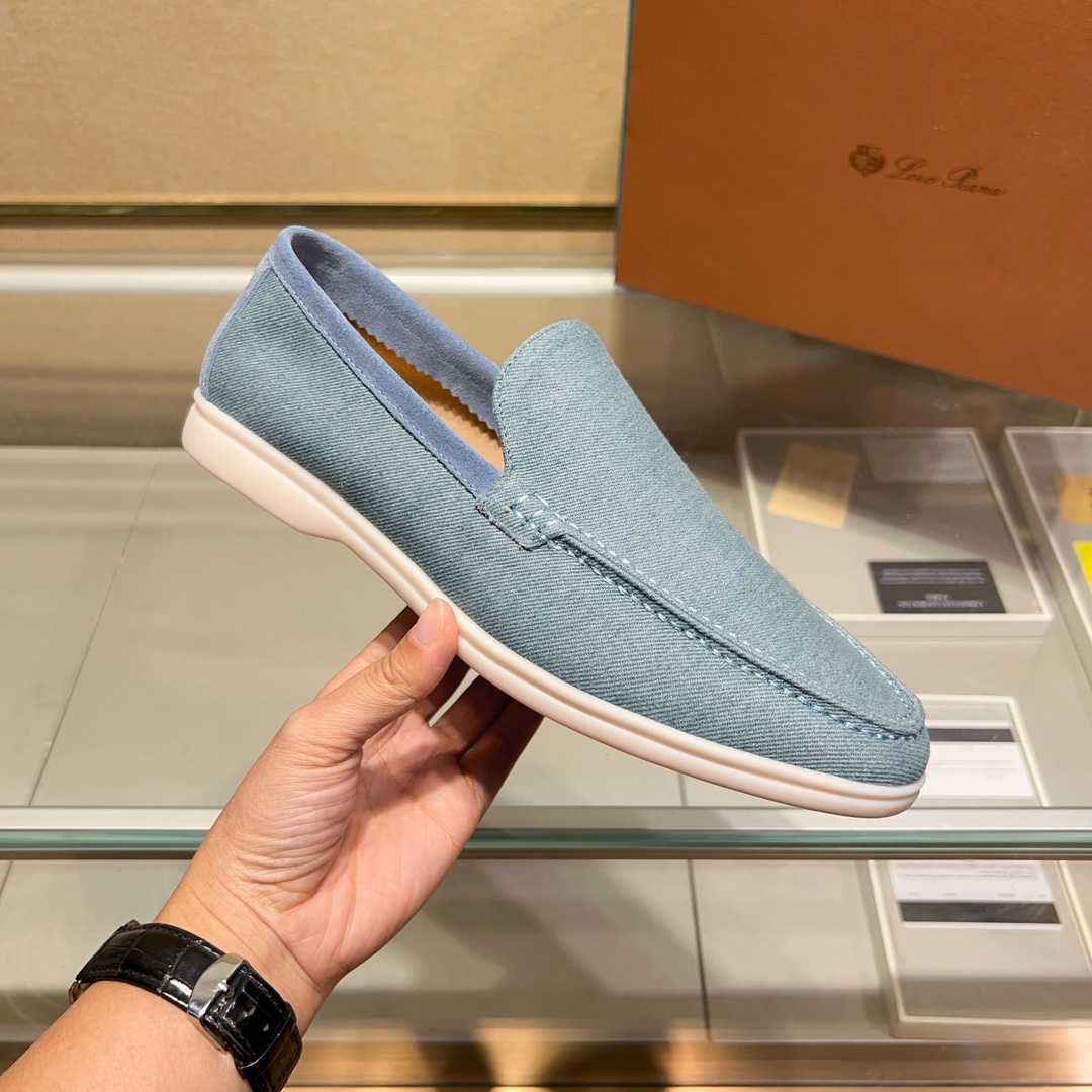 NO:275859,The new Loro Piana 2025 Mocasin shoes use water-resistant suede denim upper, paired with rubber soles, a classic work. The complex craftsmanship and careful structure make the shoe light and soft, making you comfortable and comfortable to walk. It is very suitable for wearing at the beach or on the sea in summer. Size 35-45.,,loro piga19860909得Loro Piana 2025新款莫卡辛鞋采用防泼水处理绒面革牛仔鞋面,搭配橡胶鞋底,经典之作.繁复的匠艺工序、精心考究的结构,令鞋款轻盈而柔软,让您行走舒适自如.非常适合夏季在海边或出海时穿着. 码数 35-45.,,loro piana,Men's shoes