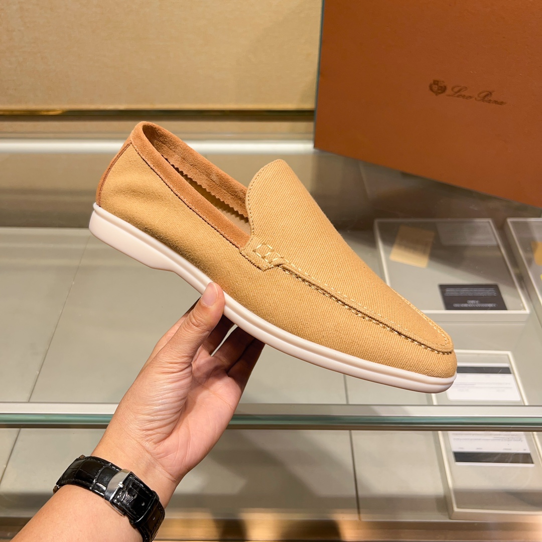 NO:275869,The new Loro Piana 2025 Mocasin shoes use water-resistant suede denim upper, paired with rubber soles, a classic work. The complex craftsmanship and careful structure make the shoe light and soft, making you comfortable and comfortable to walk. It is very suitable for wearing at the beach or on the sea in summer. Size 35-45.,,loro piga19860909得Loro Piana 2025新款莫卡辛鞋采用防泼水处理绒面革牛仔鞋面,搭配橡胶鞋底,经典之作.繁复的匠艺工序、精心考究的结构,令鞋款轻盈而柔软,让您行走舒适自如.非常适合夏季在海边或出海时穿着. 码数 35-45.,,loro piana,Men's shoes