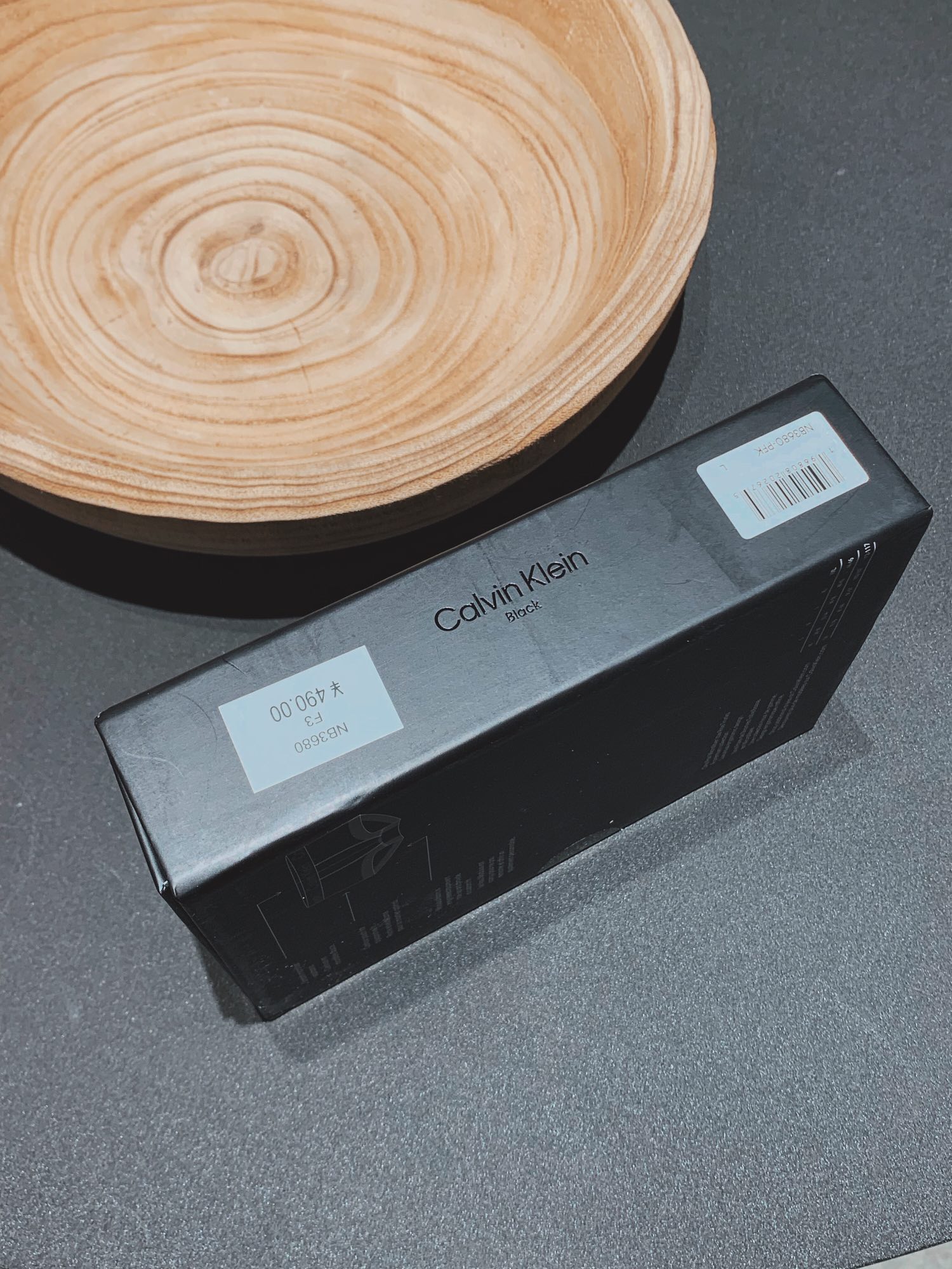 calvin klein第二组男士内裤3条装礼盒这个组合是蓝色➕灰色➕黑色面料是莫代尔棉，送人或者买来家