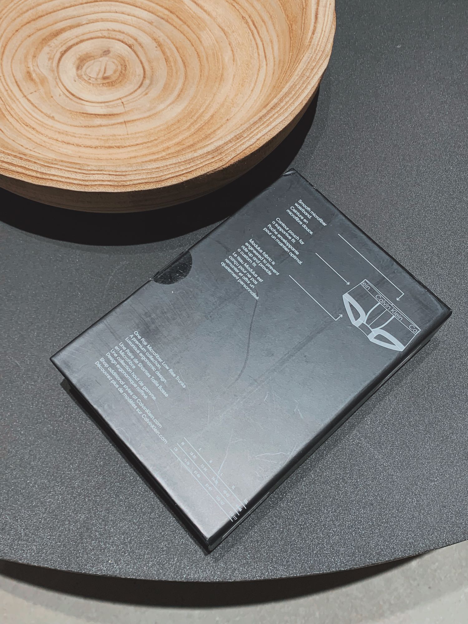 calvin klein第二组男士内裤3条装礼盒这个组合是蓝色➕灰色➕黑色面料是莫代尔棉，送人或者买来家