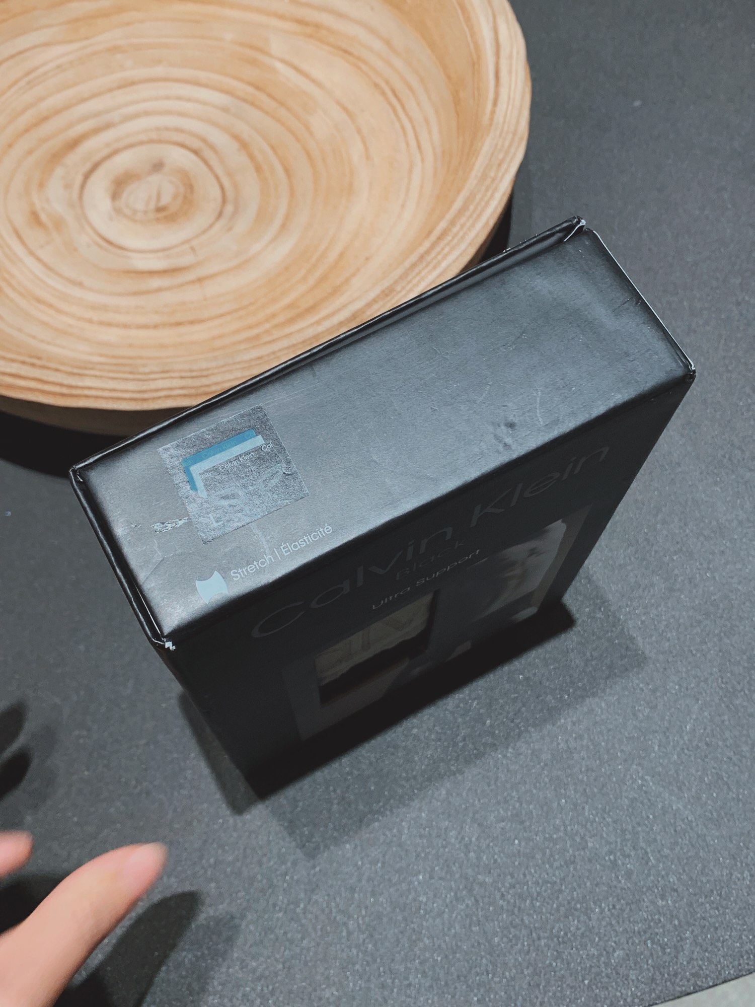 calvin klein第二组男士内裤3条装礼盒这个组合是蓝色➕灰色➕黑色面料是莫代尔棉，送人或者买来家