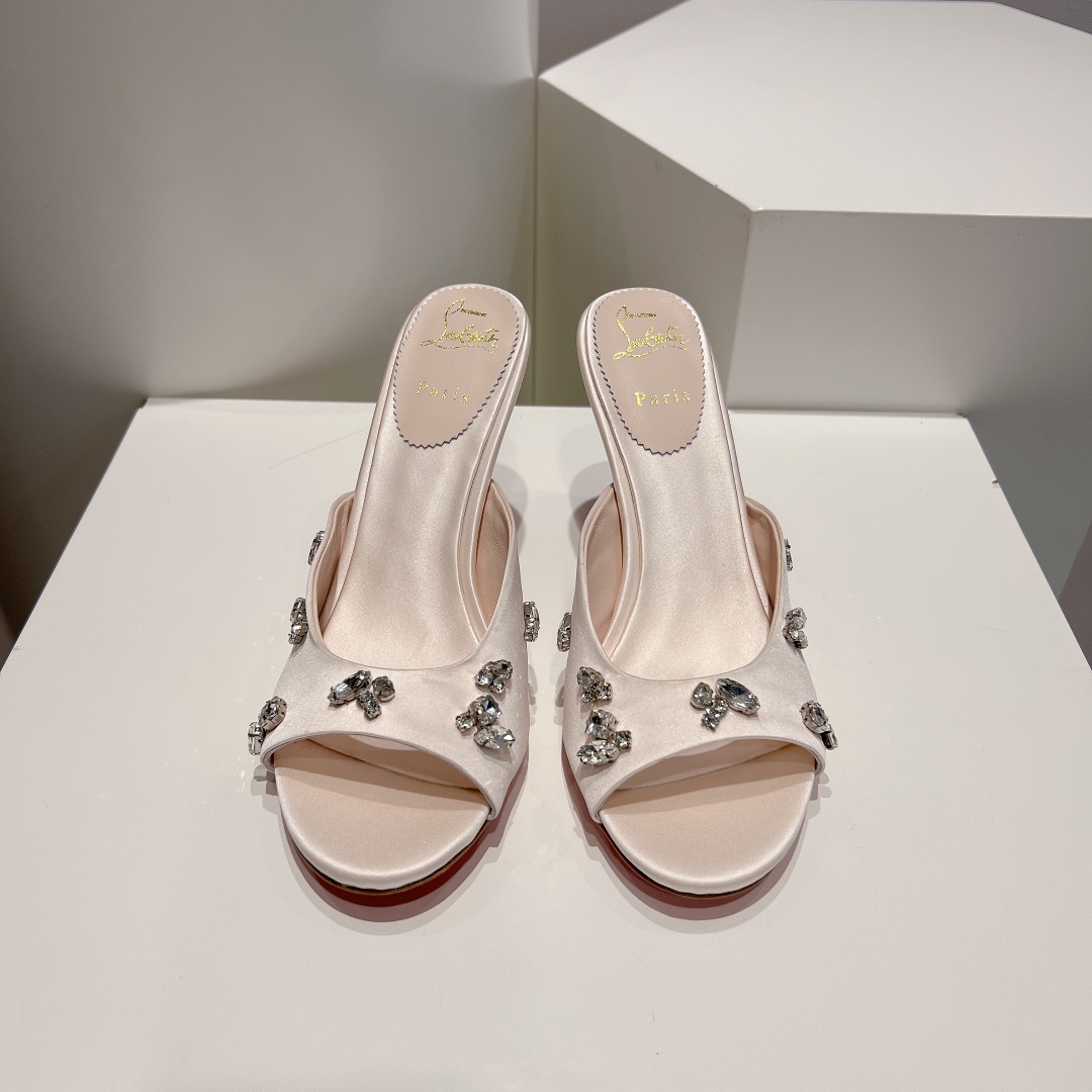 NO:171494,Top version Original box Christian Louboutin | s original product making heavy industry CL classic DEGRAQUEEN crystal high heels ~ The upper is imported silk upper with the latest large and eye-catching Swarovski rhinestones, pure hand-stitched, rich and charming, a true gem fairy high heels, imported silk Swarovski rhinestones, inner grain pearlescent sheepskin, outsole original imported AR1 top leather outsole Size34-43 