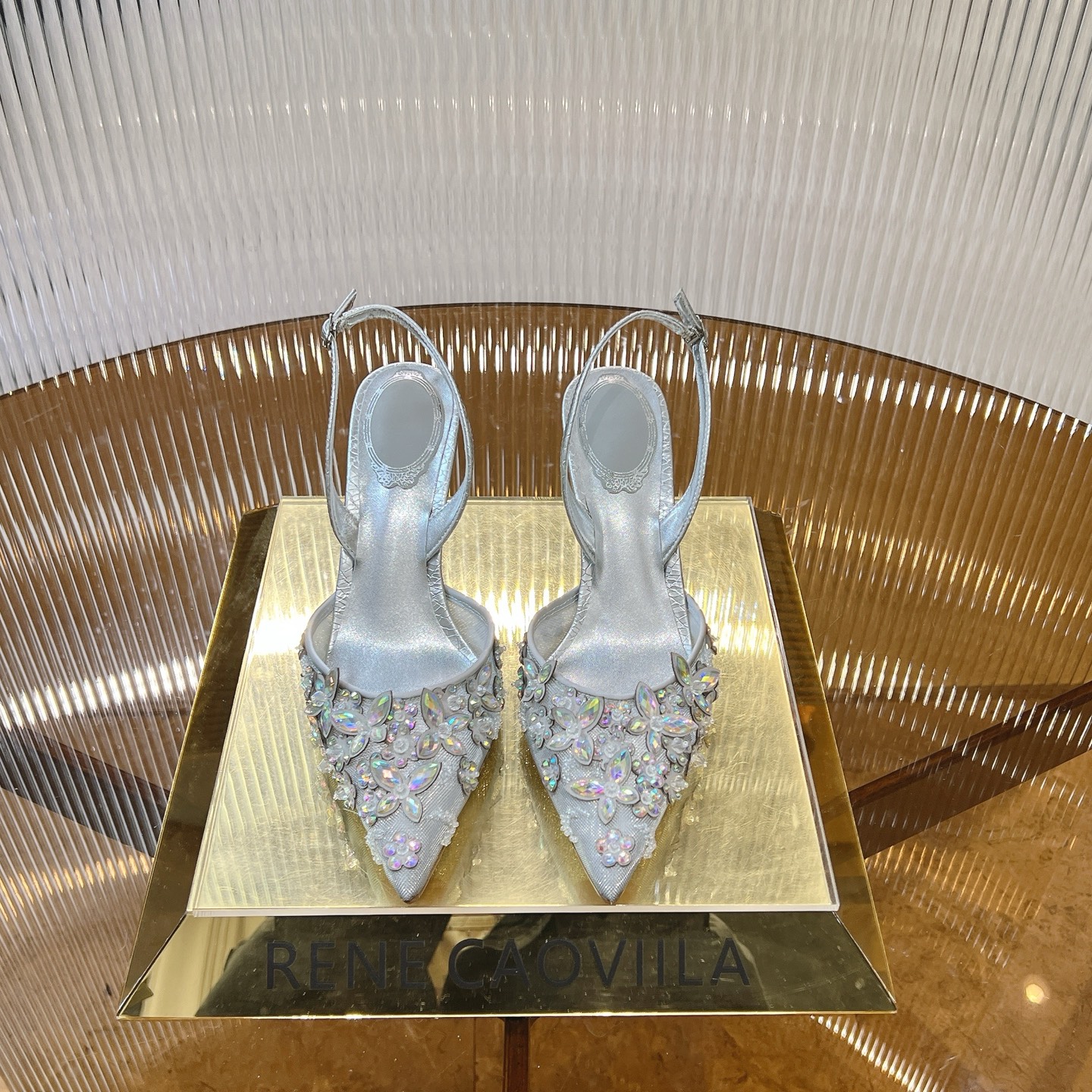 NO:221392,Top version R C | 2025s Heavy Industry RC Snake Series, BOUQUET Butterfly Flower Rhinestone Satin Mid-heeled Sandal Slippers℡ Product description The layered and staggered colorful butterflies are rendered picturesquely, the blue sky freezes at this moment, freehand and elegant and exquisite style!  Grained pearlescent sheepskin, original uniform flash silver leather outsole Size34-43 