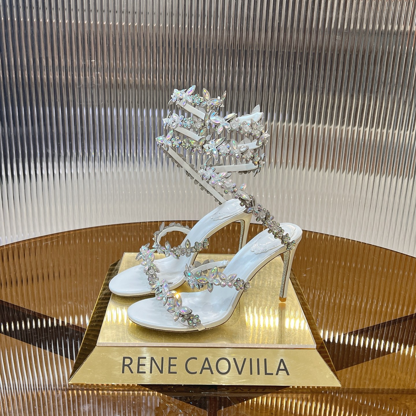 NO:257809,Top version R C | 2025s Heavy Industry RC Snake Series, BOUQUET Butterfly Flower Rhinestone Satin Mid-heeled Sandal Slippers℡ Product description The layered and staggered colorful butterflies are rendered picturesquely, the blue sky freezes at this moment, freehand and elegant and exquisite style!  Grained pearlescent sheepskin, original uniform flash silver leather outsole Size34-43 