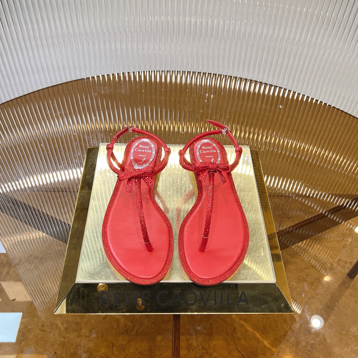 NO:257766,R C | 2025 Renee Jovira, classic hit RC women's T-string diamond clip-toe bow flat-soled diamond edge sandals, silk material on upper   Cleo crystal diamond, inner specific sheepskin inner footbed, original consistent leather outsole Size: 34-43 