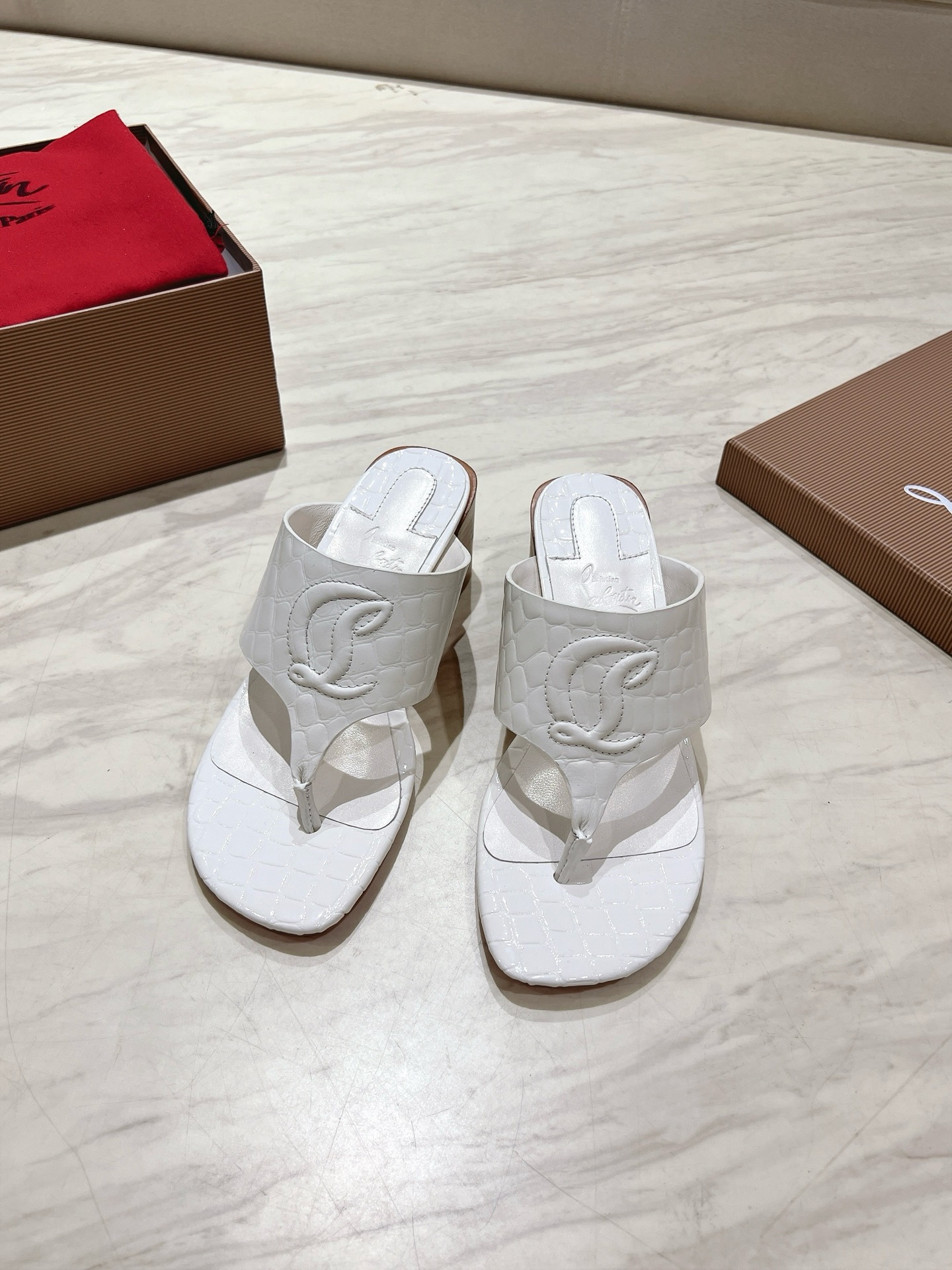 NO:259169,Top version Original box Christian Louboutin | 2025s original product making heavy industry CL leather thick heel clip slippers Material top layer high gloss calf patent leather inner grain pearl sheepskin outsole original imported AR1 top leather outsole Size34-43 