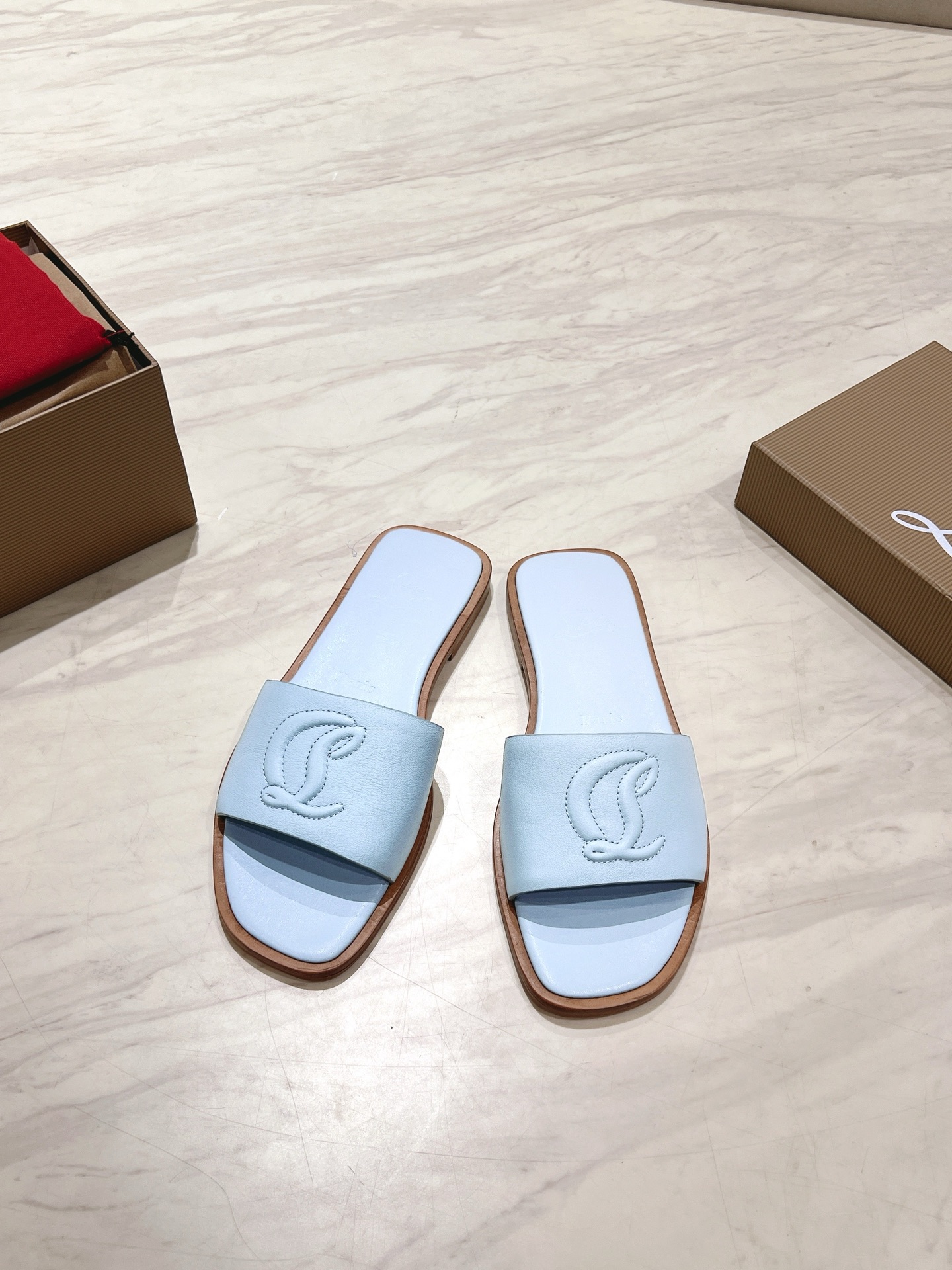 NO:260834,Top version Original box Christian Louboutin | 2025s original mold opening one-to-one mold opening CL casual one-line flat slippers Material top layer highlight calfskin inner grain pearlescent sheepskin outsole original imported AR1 top leather outsole Size34-43 