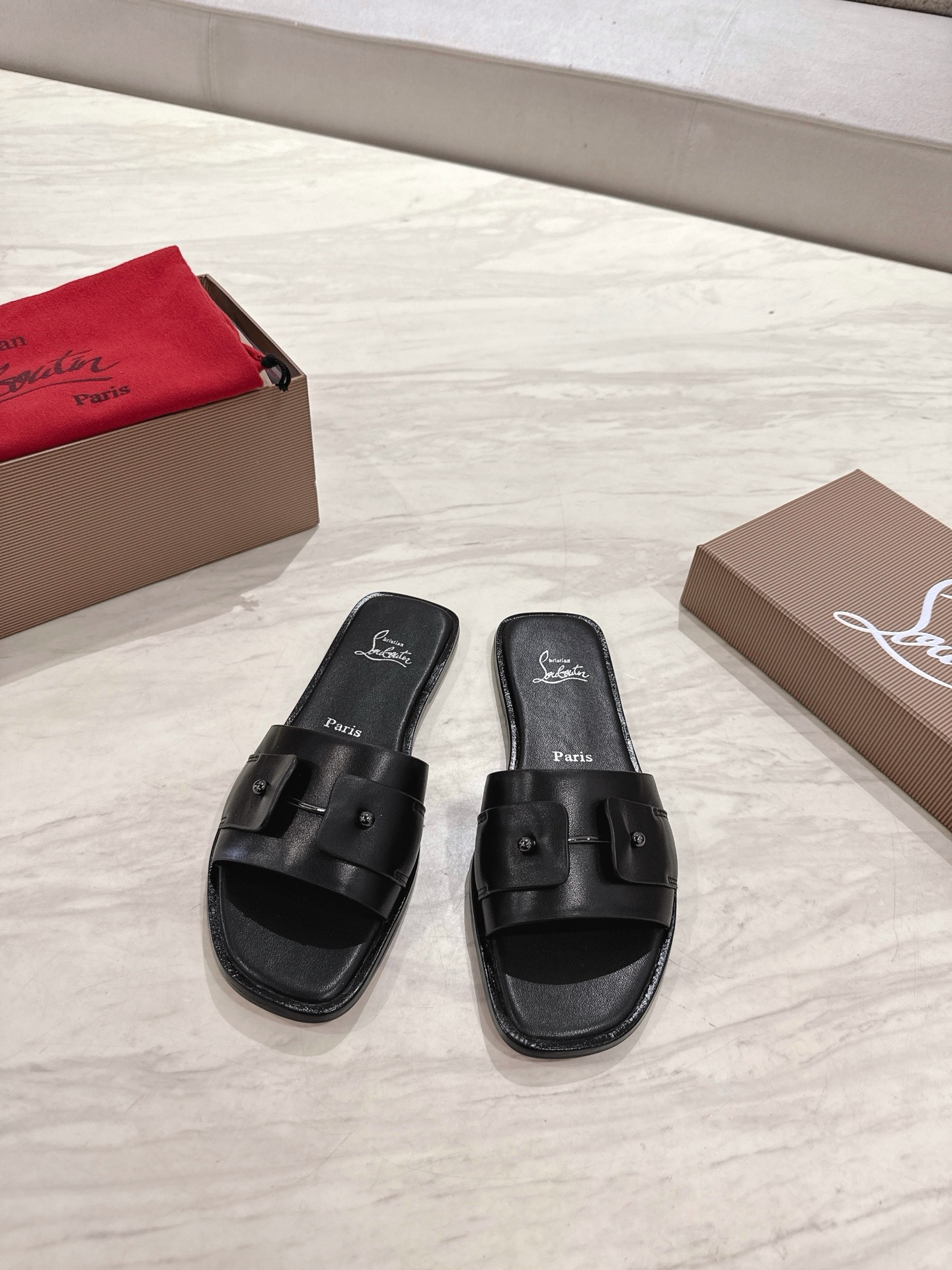 NO:262741,Top version Original box Christian Louboutin | 2025s original mold opening one-to-one mold opening CL casual one-line flat slippers Material top layer highlight calfskin inner grain pearlescent sheepskin outsole original imported AR1 top leather outsole Size34-43 