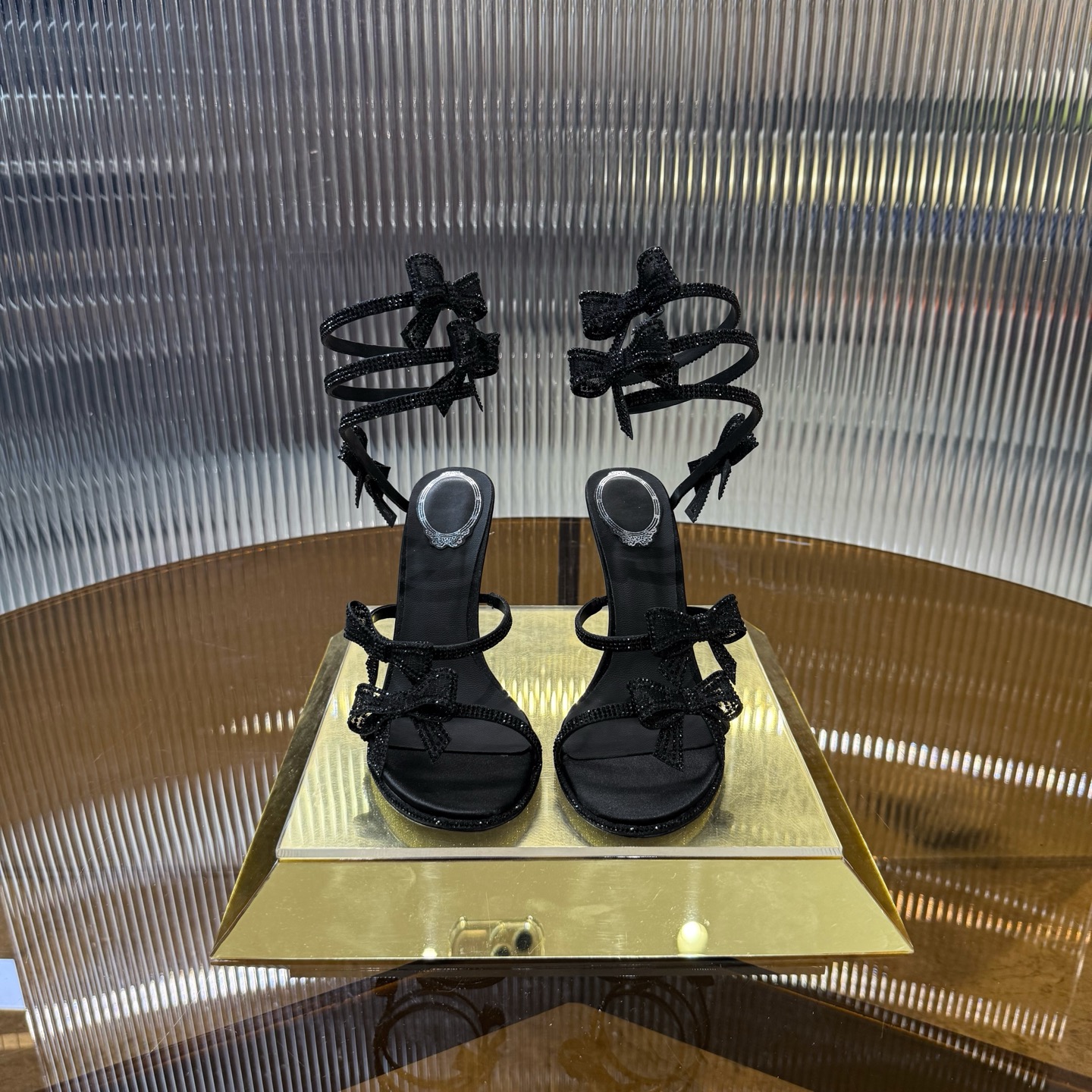 NO:401956,Top version R C | 2025 RC MARGOT series, original development, fairy butterfly snake-shaped strap crystal women's sandals, iconic spiral snake-shaped strap new version, tulle butterfly rhinestone inlay, gently inhabiting snake-shaped straps and crystal uppers, shining brightly and full of fairy spirit. Imported silk + Swarovski crystal diamonds, pearlescent sheepskin, outsole original uniform flash silver leather outsole original development gold logo Size34-43 '34.40.41.42.43. Custom made no return' Color black, white pink, red Heel height is about 9.5cm, sandals, sandals, sheepskin, real silk, Leather soles19860909顶级版 R C | 2025 RC MARGOT系列,原版开发,仙女蝴蝶蛇形绑带水晶女士凉鞋,标志性螺旋蛇型系带新版,薄纱蝴蝶水钻嵌饰,轻柔栖息于蛇形系带和水晶鞋面上,光彩熠熠,仙气十足 鞋面进口真丝+施华洛水晶钻 内里珠光羊皮里 大底原版一致闪银真皮大底原版开发金色Logo Size34-43「34.40.41.42.43.订做不退换」 Color黑色、白色 粉色、红色  跟高约9.5cm,凉鞋,sandals,sheepskin,real silk,Leather soles,Women's Shoes