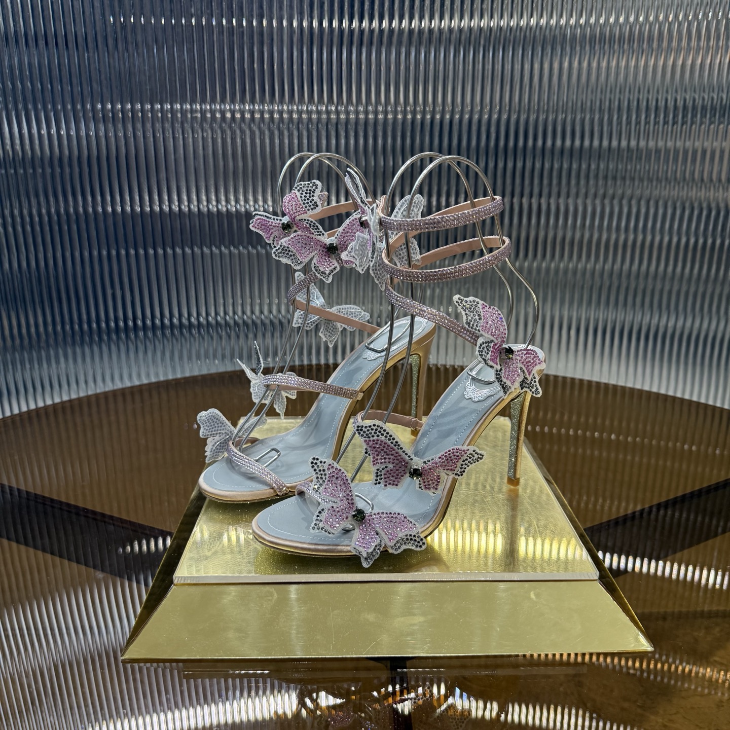 Handmade Butterfly High Heels: Elegant, Noble Appearance with Unique Vibe - 图片 2