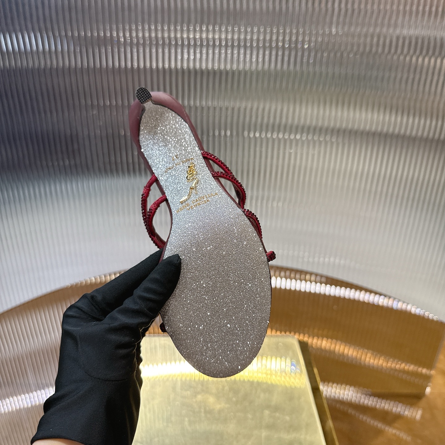 Sparkling Viper Heel: CATERINA’s Elegant Crossline Design with Water Drills - 图片 9
