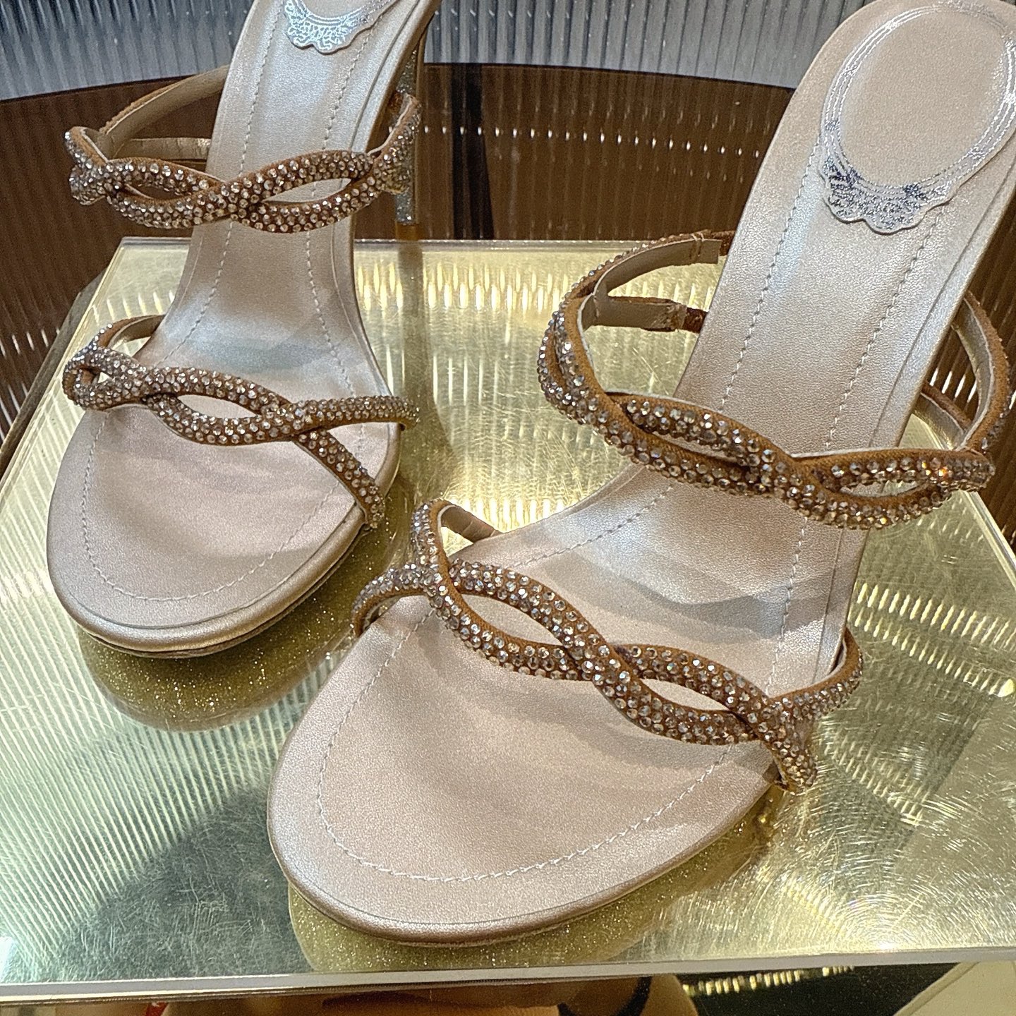 Stylish High Heels with Crystal Details and Unique Design in Various Colors - 图片 8