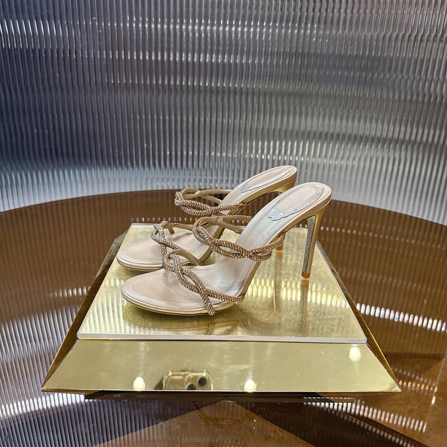 Stylish High Heels with Crystal Details and Unique Design in Various Colors - 图片 2