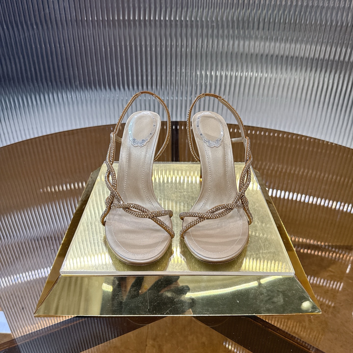 Fashionable High Heels with Sparkling Water Drills for Elegance and Glamour