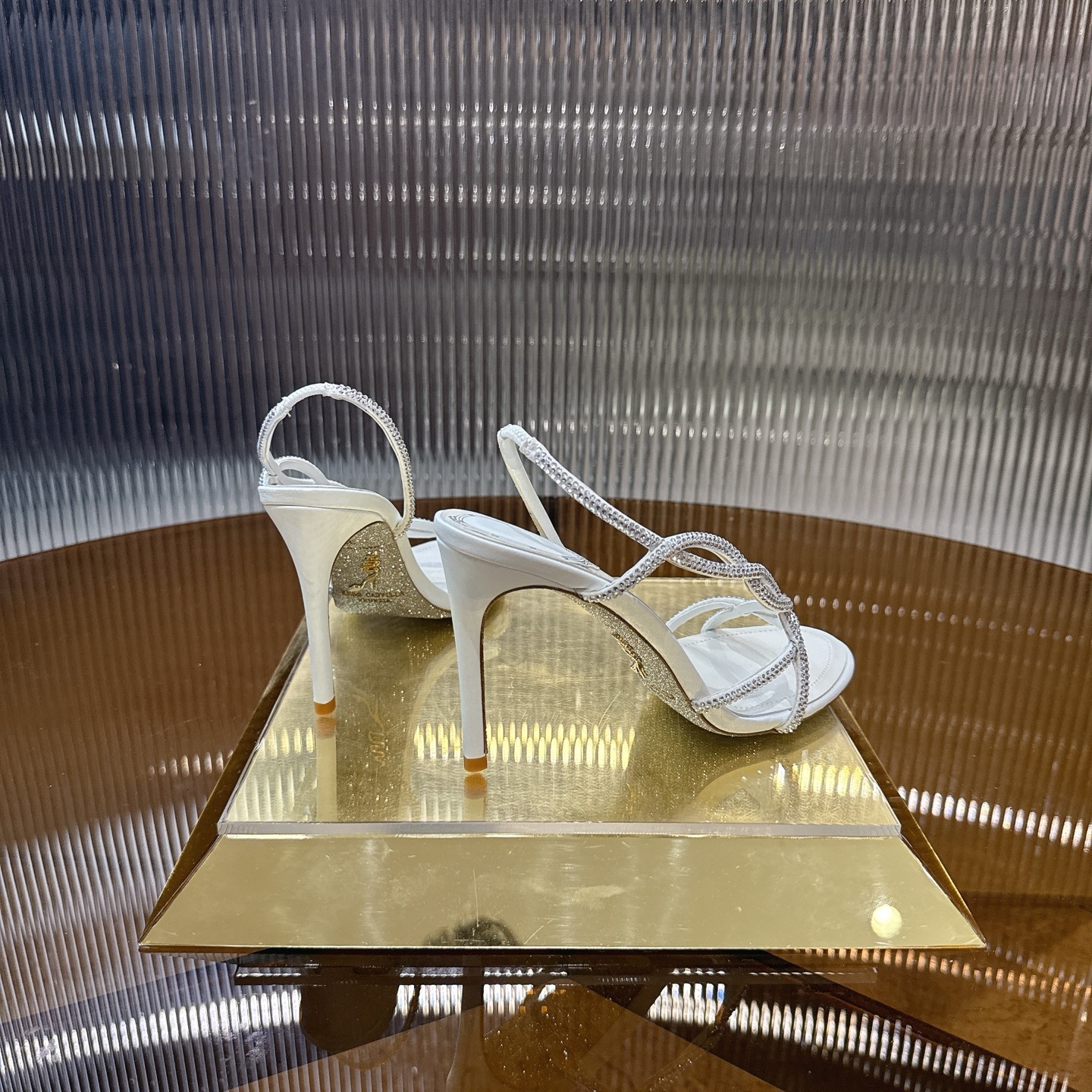 Stylish Crystal Heel Pumps: CATERINA’s Viper-inspired design with dazzling water drills. - 图片 3