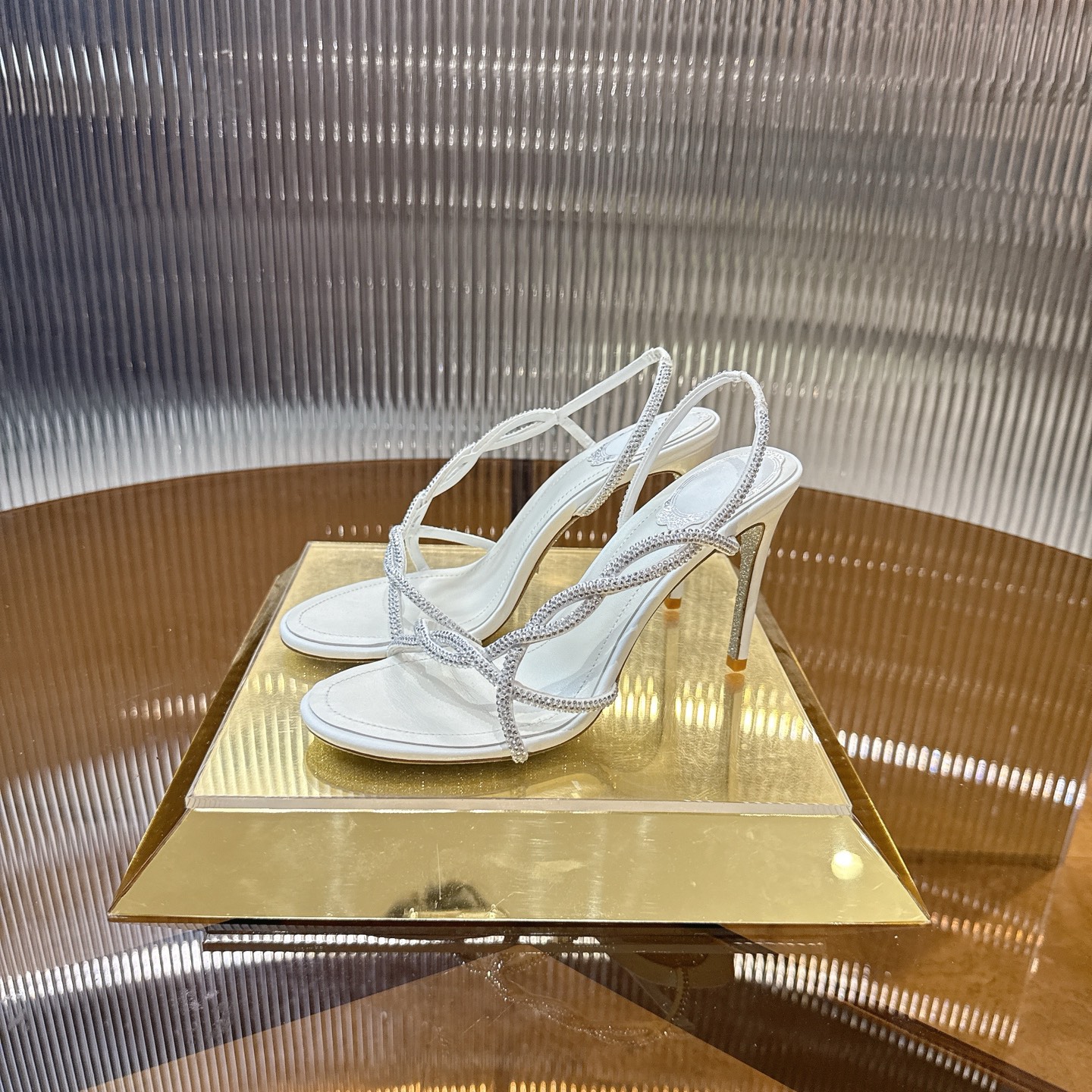 Stylish Crystal Heel Pumps: CATERINA’s Viper-inspired design with dazzling water drills. - 图片 2