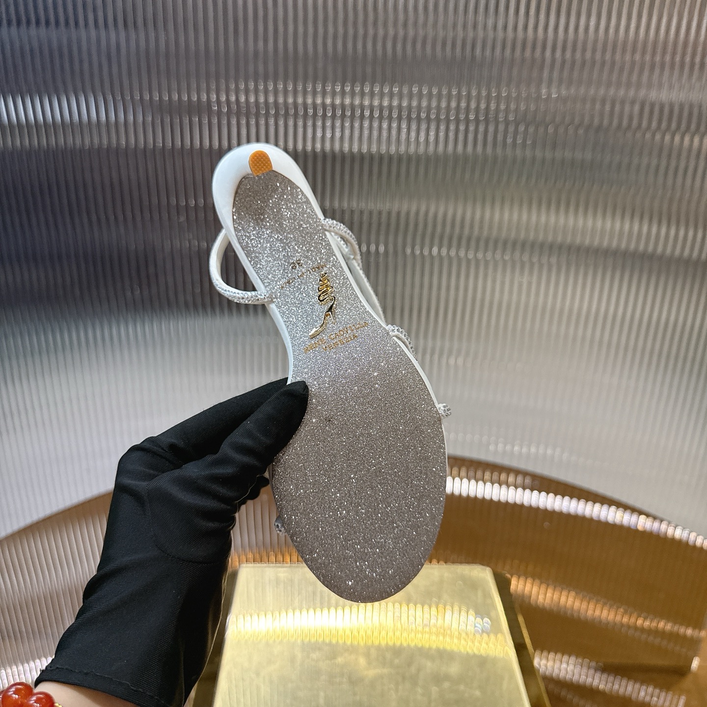 Stylish Crystal Heel Pumps: CATERINA’s Viper-inspired design with dazzling water drills. - 图片 9